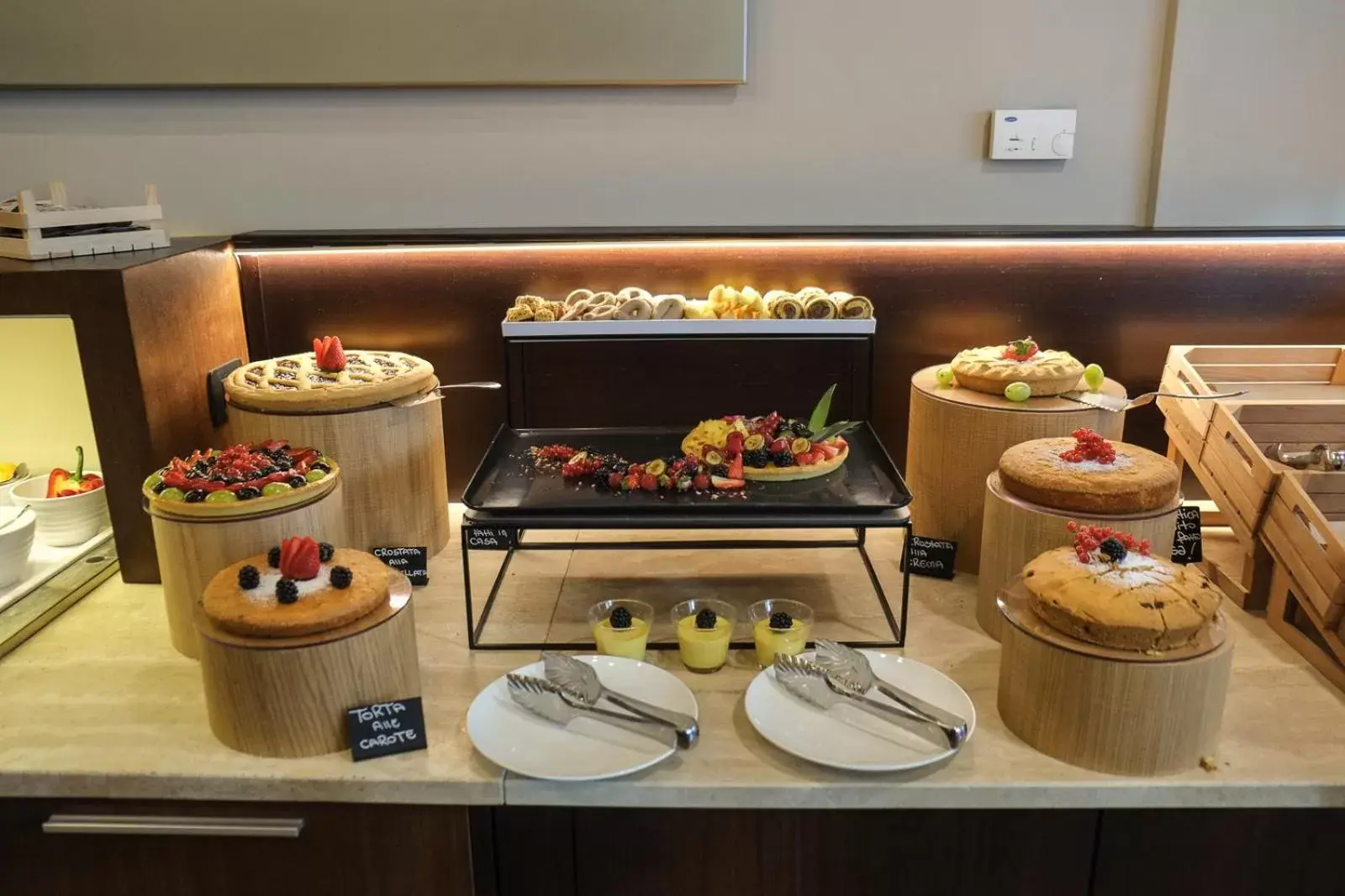 Buffet breakfast, Food in Hotel Select Suites & Spa - Apartments