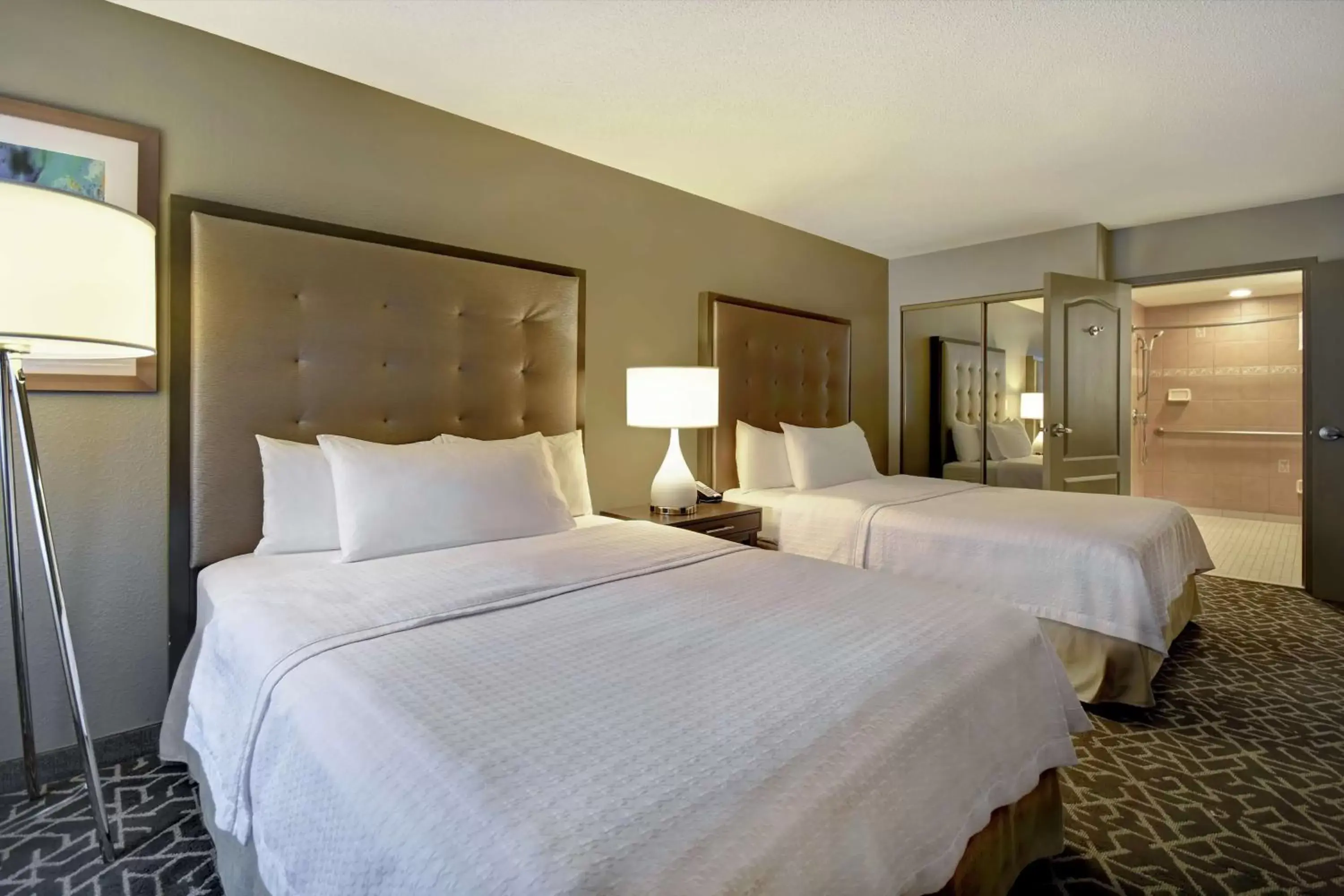 Photo of the whole room, Bed in Homewood Suites by Hilton Edgewater-NYC Area