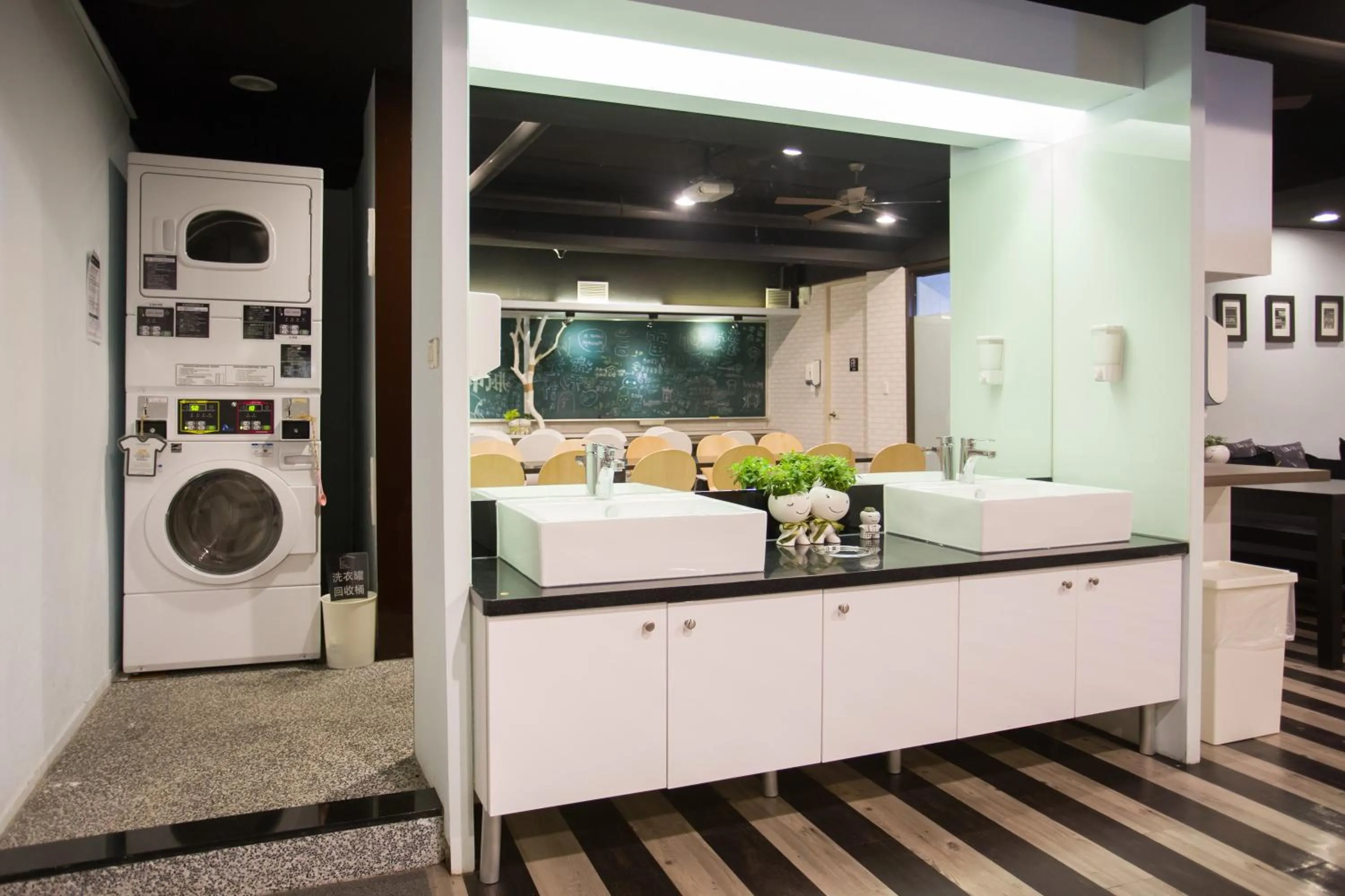 Bathroom in Fun Inn Taipei Hostel