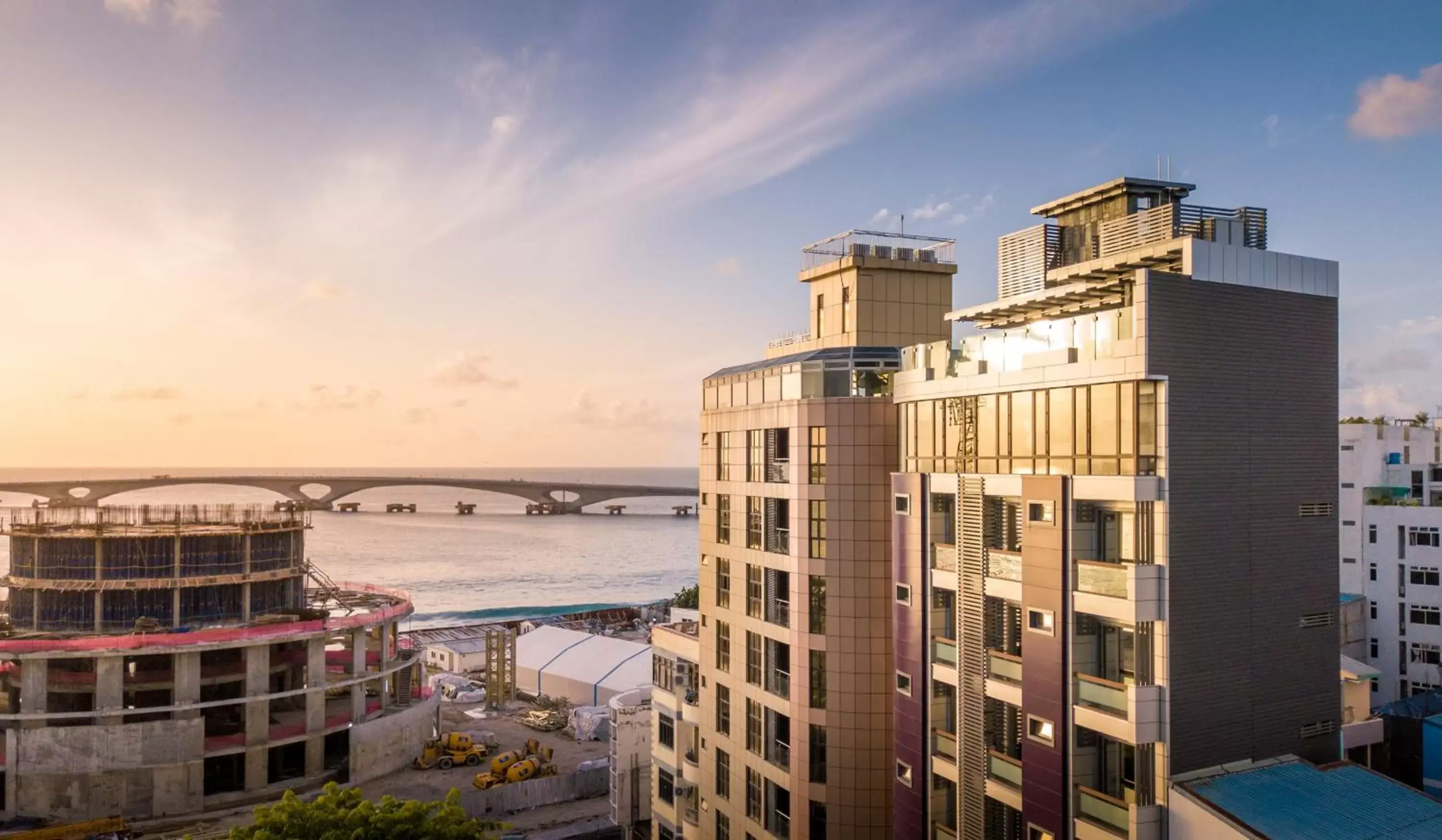 Property building in Samann Grand Property building in Samann Grand