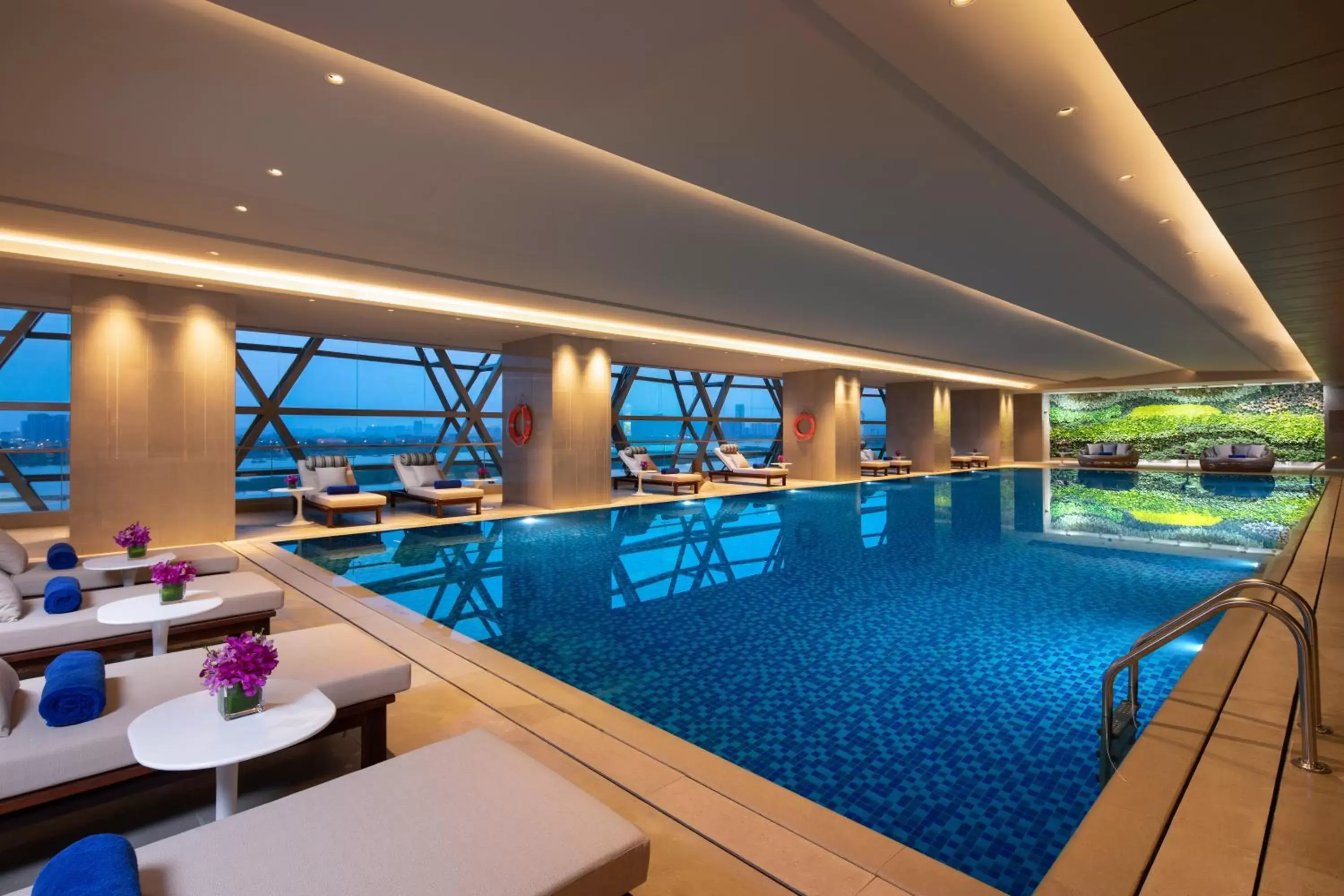 Swimming pool in InterContinental Quanzhou by IHG Swimming pool in InterContinental Quanzhou by IHG