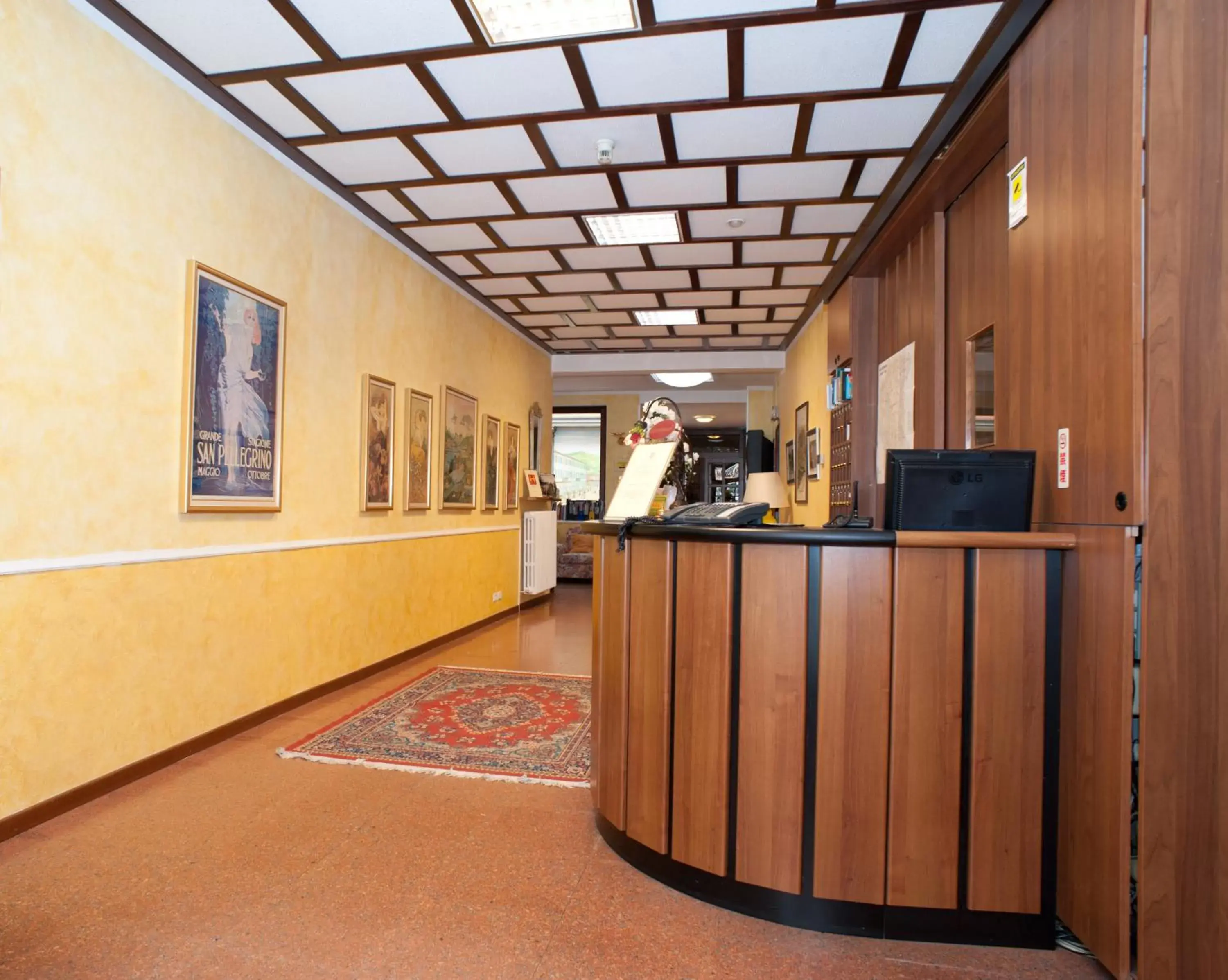 Lobby or reception in Bes Hotel Papa San Pellegrino Terme