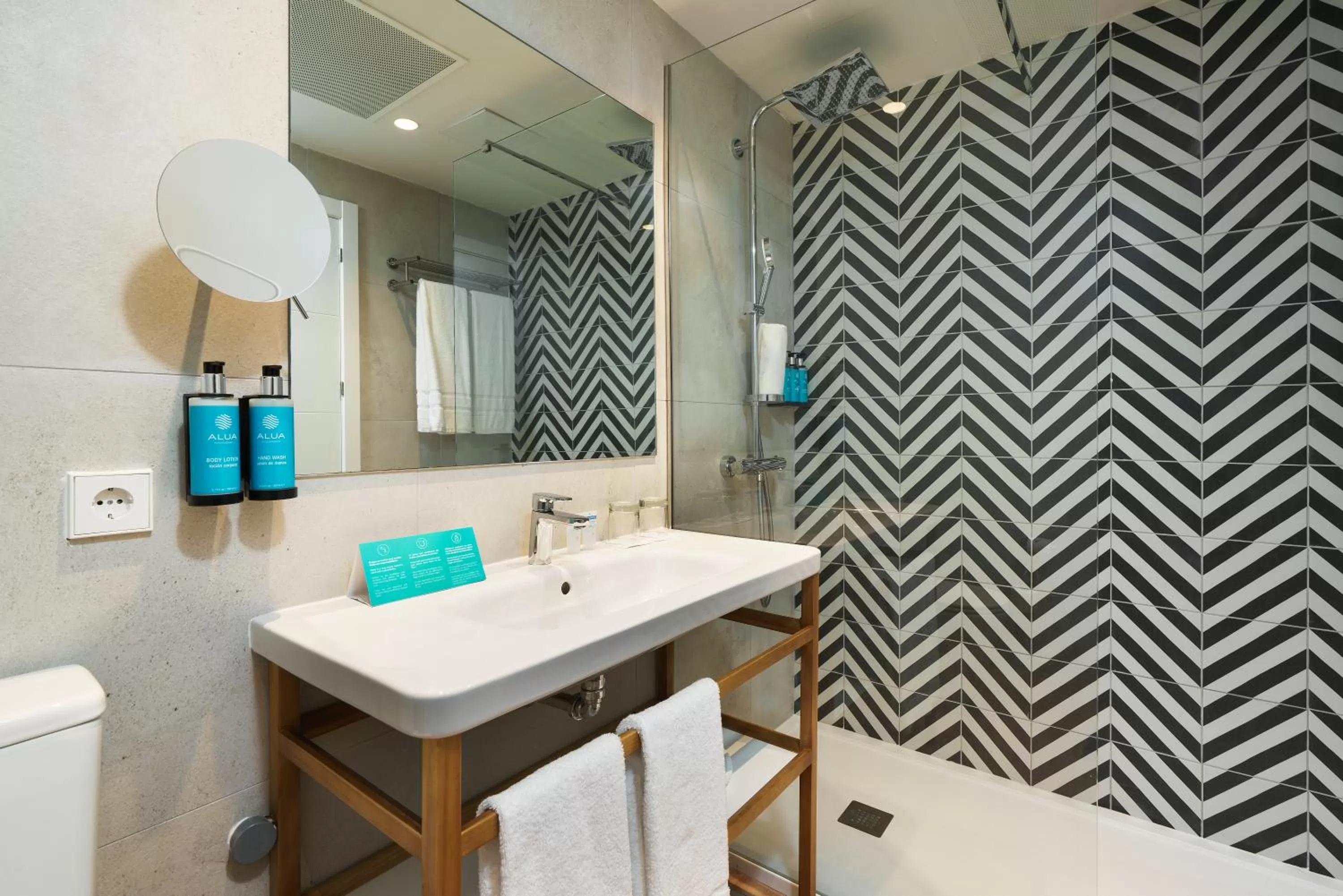 Shower in AluaSoul Orotava Valley - Adults Only