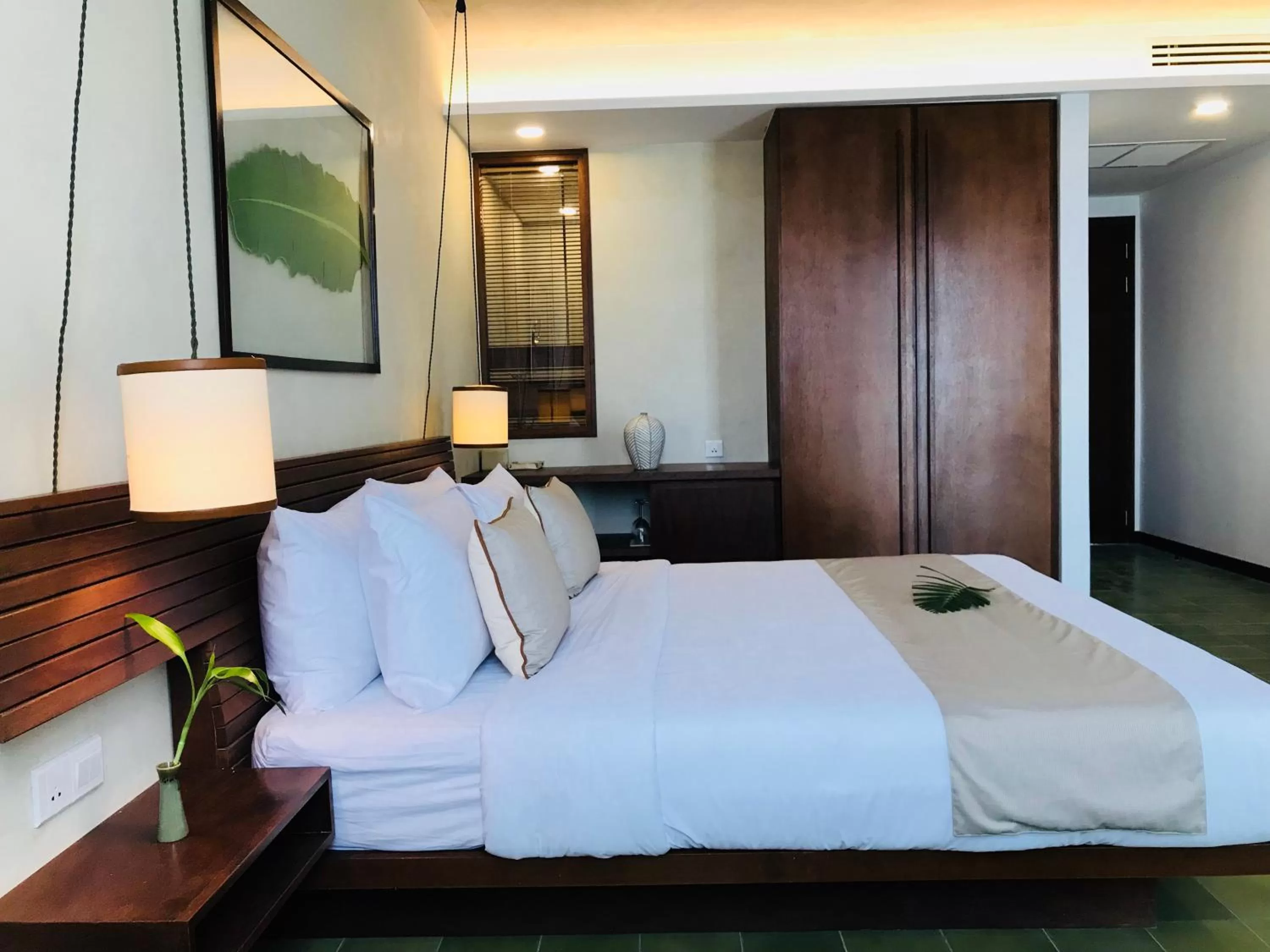 Photo of the whole room, Bed in Penh House Hotel