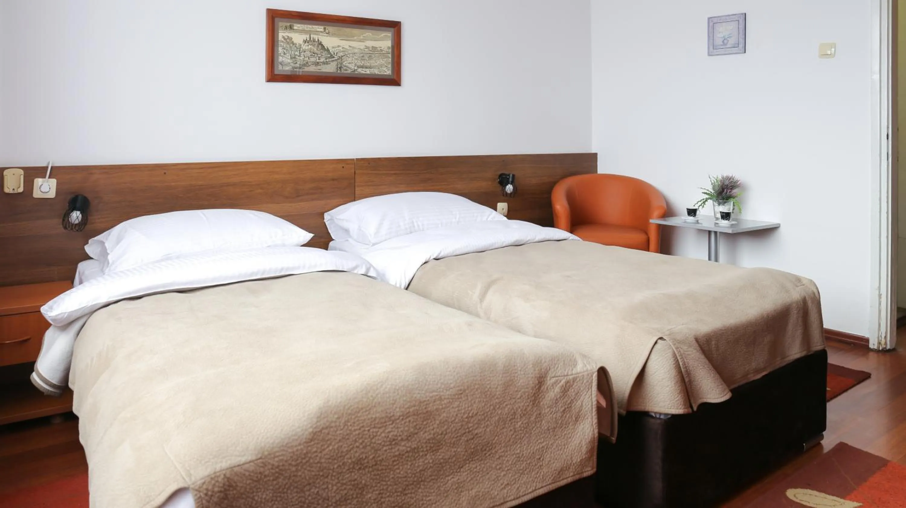 Bed in Hotel Srbija-FREE PARKING