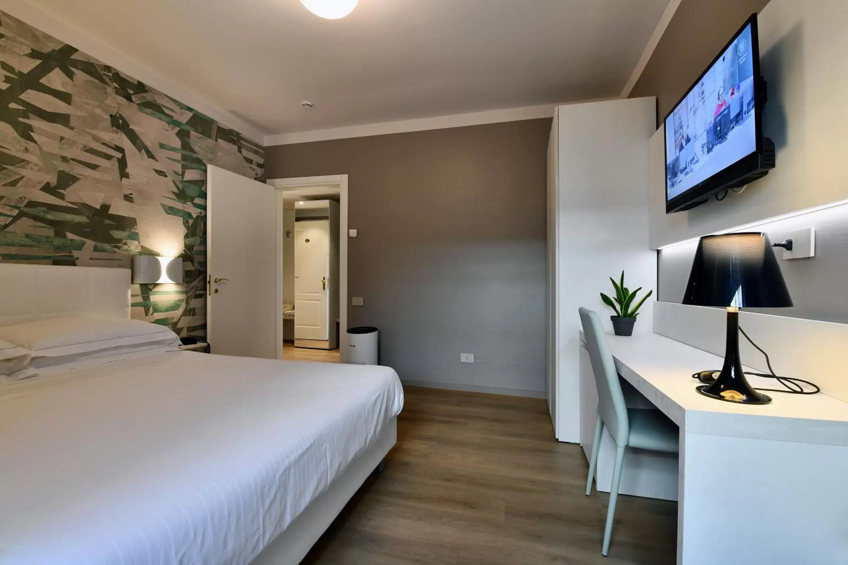 Bedroom, TV/Entertainment Center in Hotel Residence Esplanade