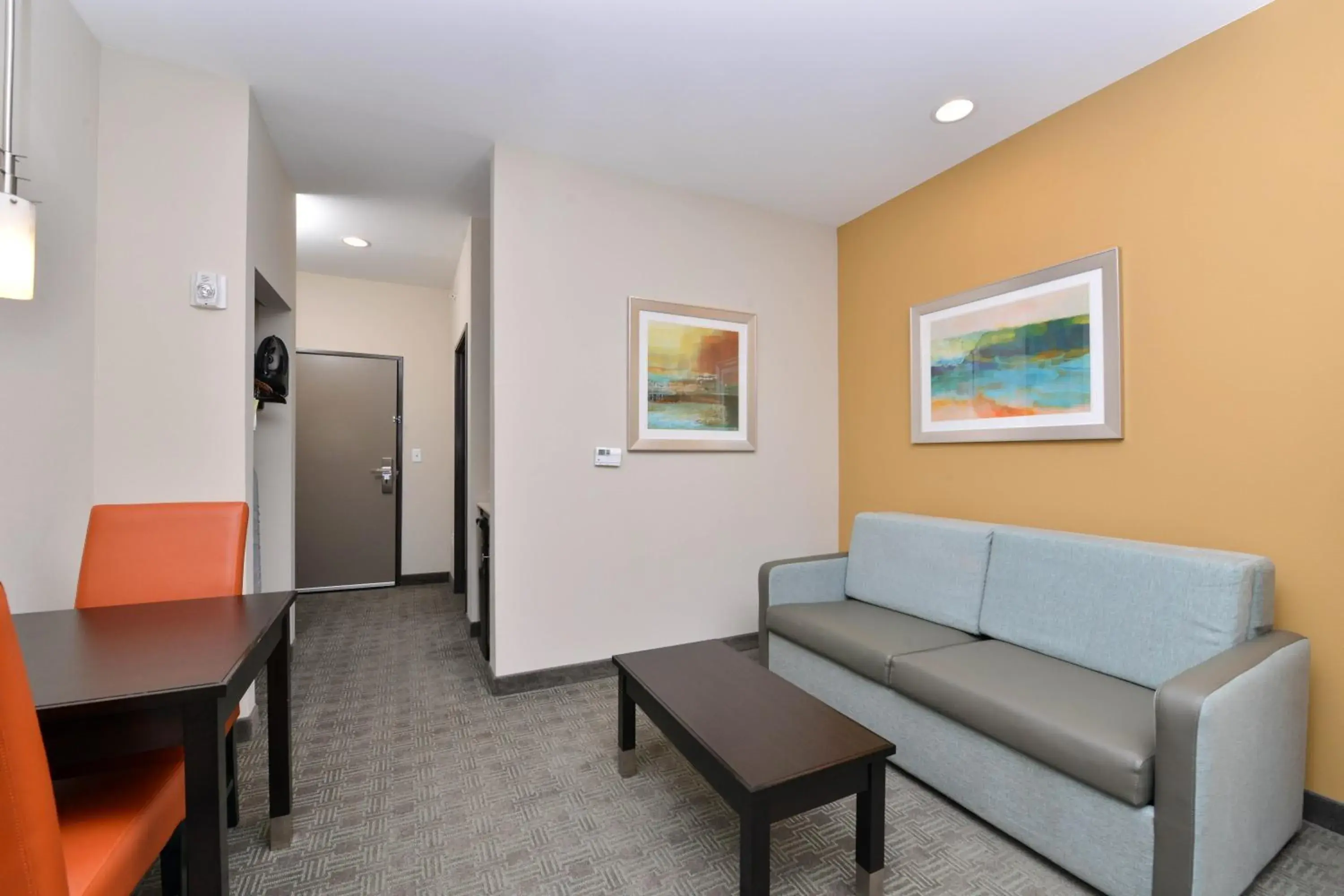 Photo of the whole room, Seating Area in Holiday Inn Express & Suites Austin South, an IHG Hotel