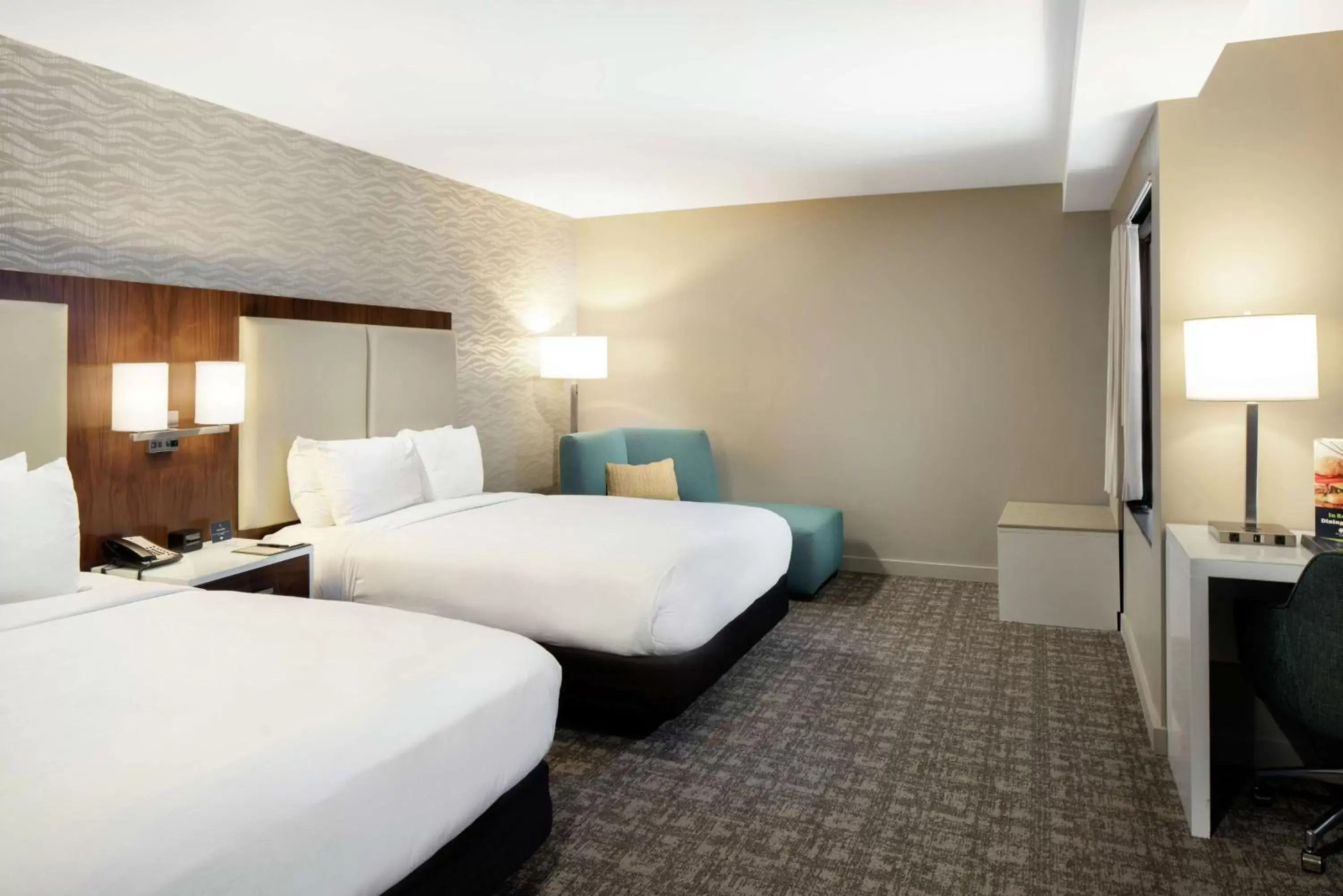 Bedroom, Bed in DoubleTree by Hilton Monrovia - Pasadena Area