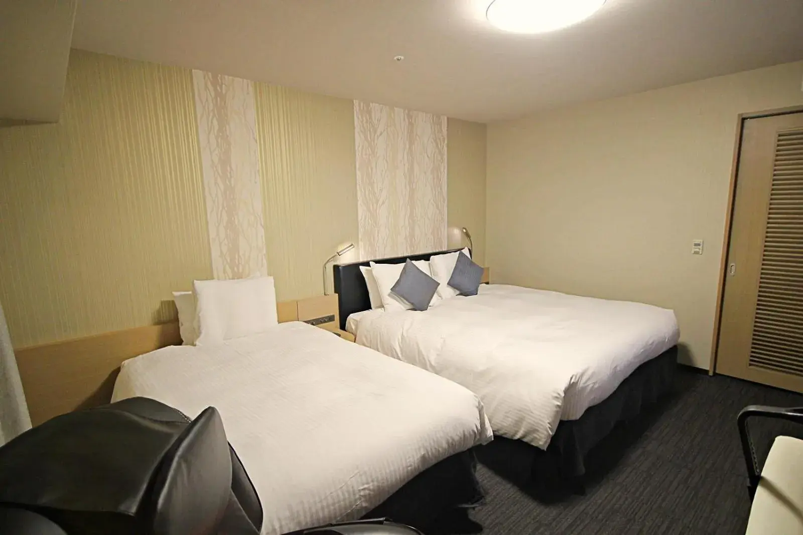 View (from property/room), Bed in Richmond Hotel Premier Musashikosugi