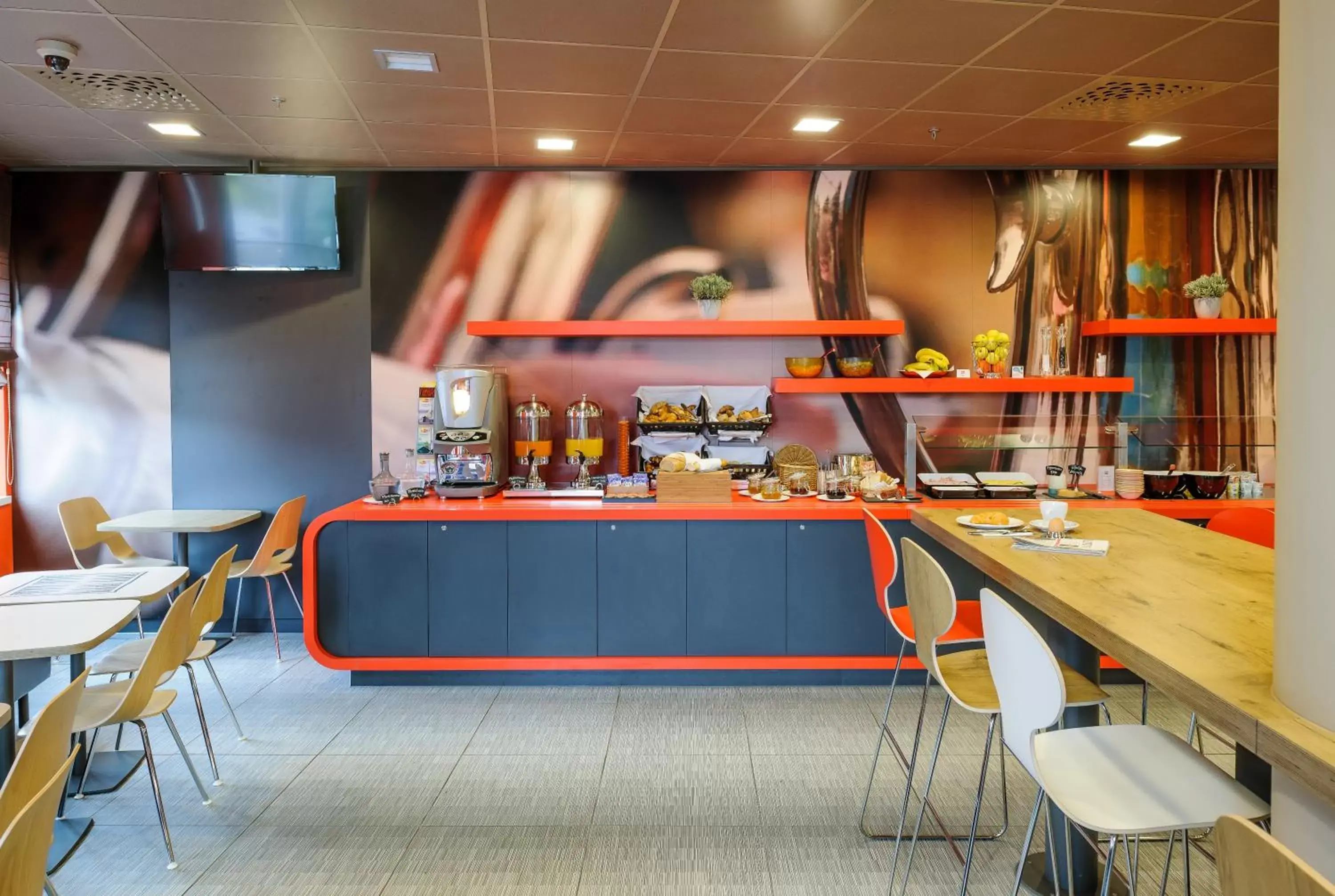 Restaurant/places to eat in ibis Bern Expo