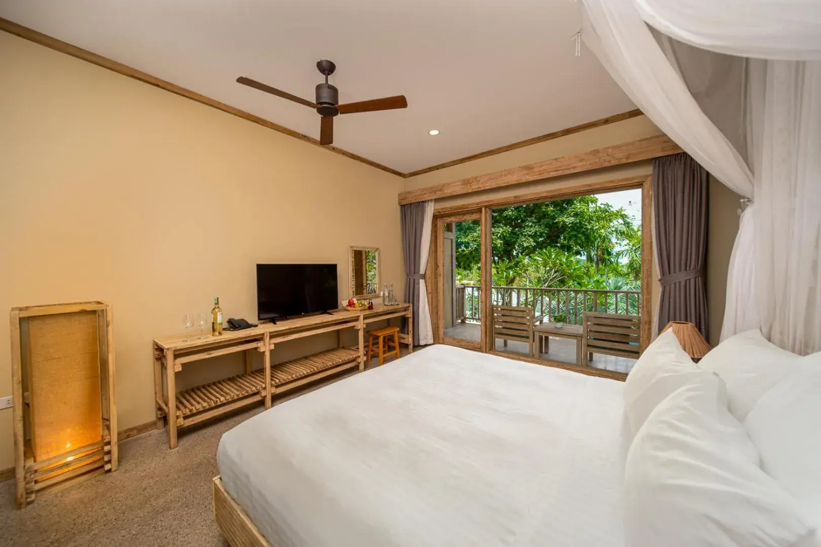 Bed in Lahana Resort Phu Quoc & Spa