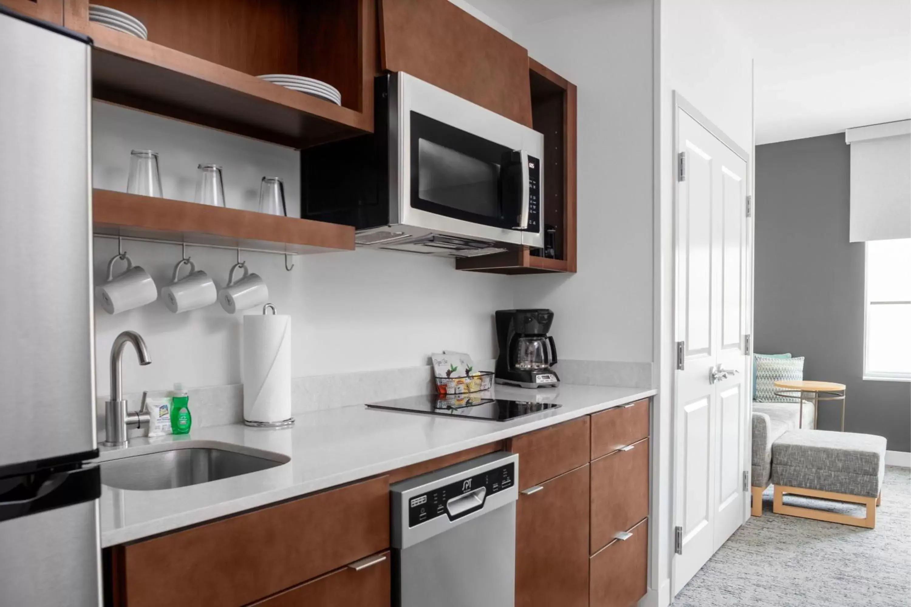 Kitchen or kitchenette, Kitchen/Kitchenette in TownePlace Suites by Marriott Tampa Clearwater