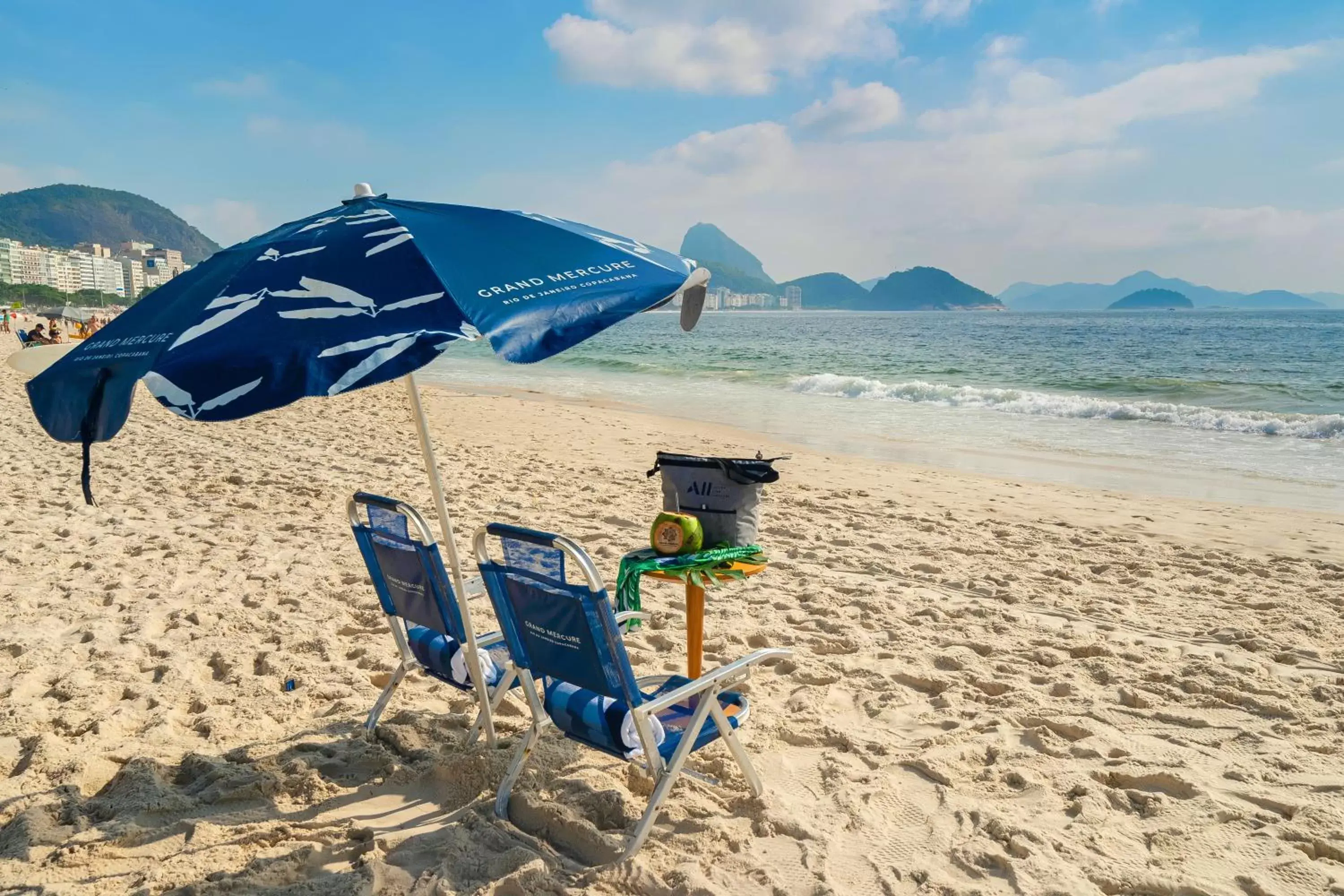 Beach in Grand Mercure Rio de Janeiro Copacabana