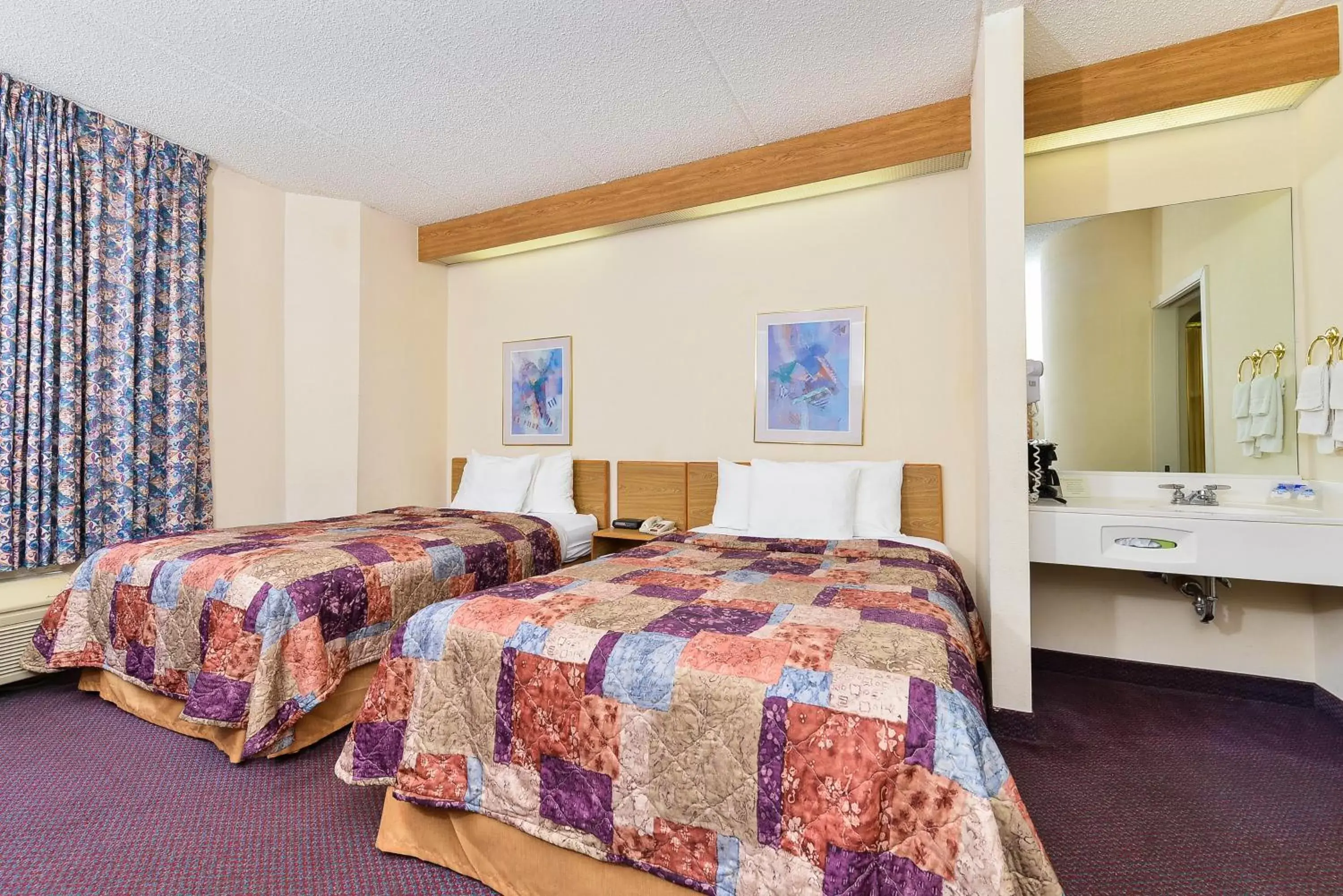 Photo of the whole room, Bed in America's Best Value Inn & Suites, Atlanta - Morrow