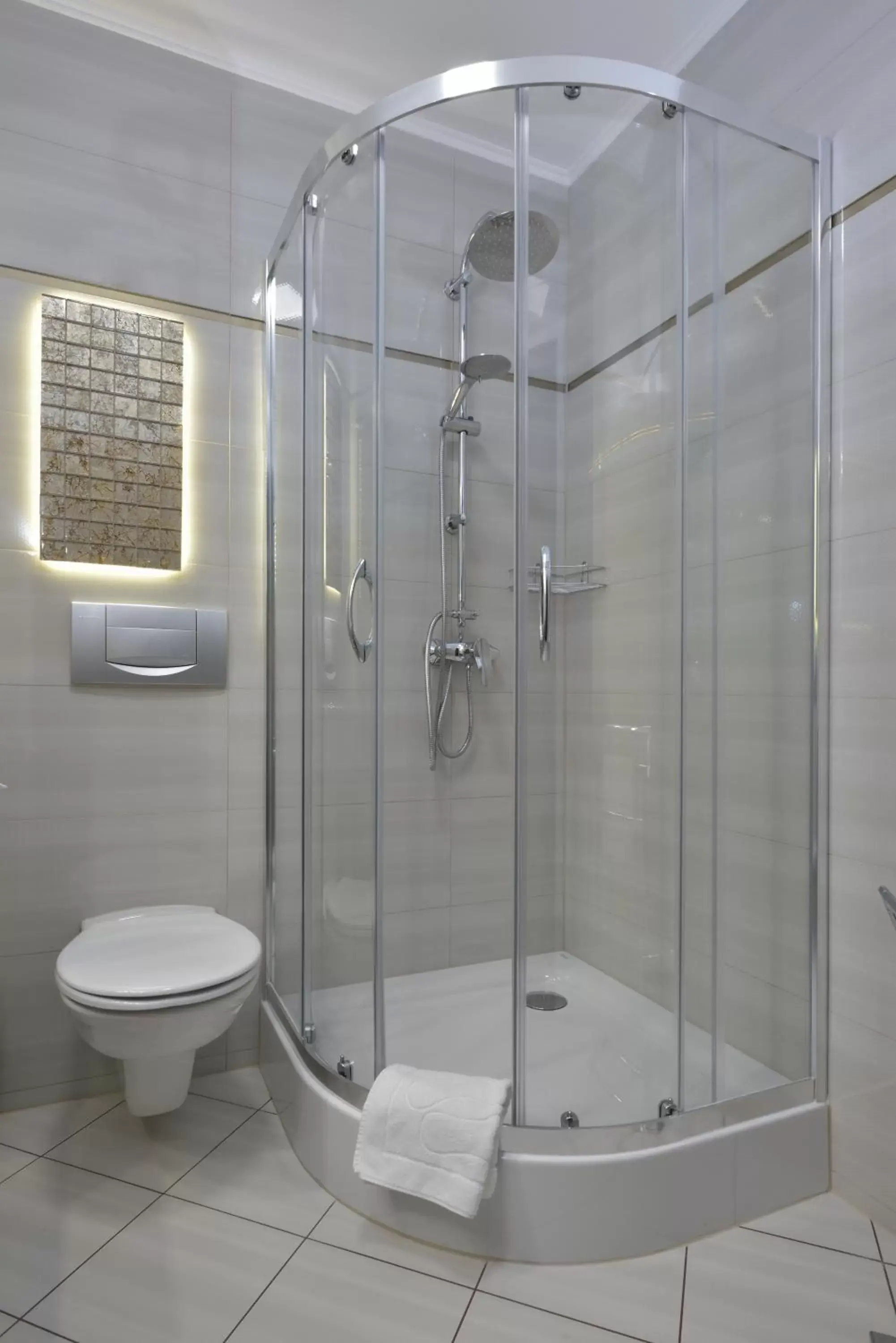 Shower, Bathroom in City Hotel