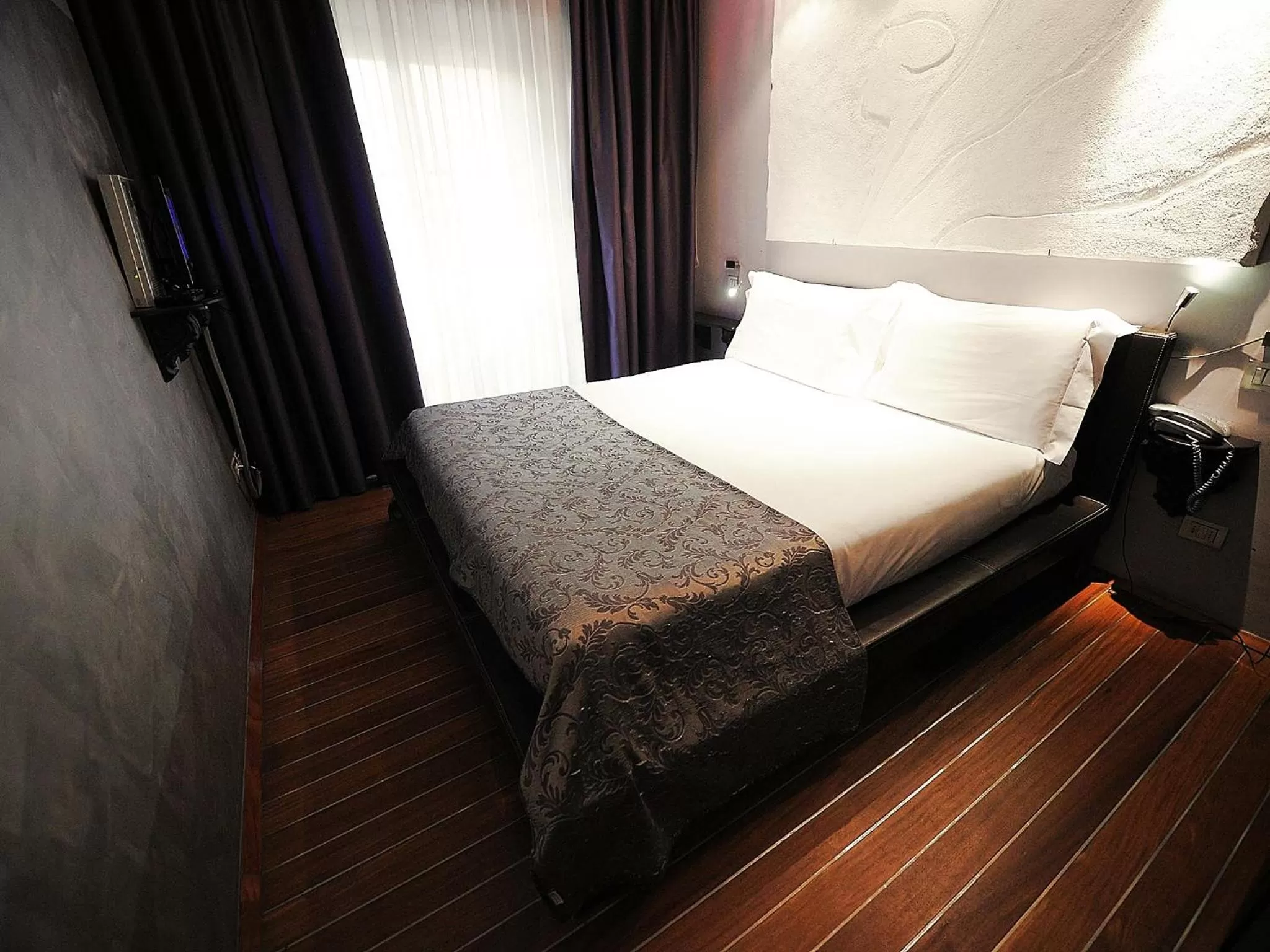 Photo of the whole room, Bed in Borghese Palace Art Hotel