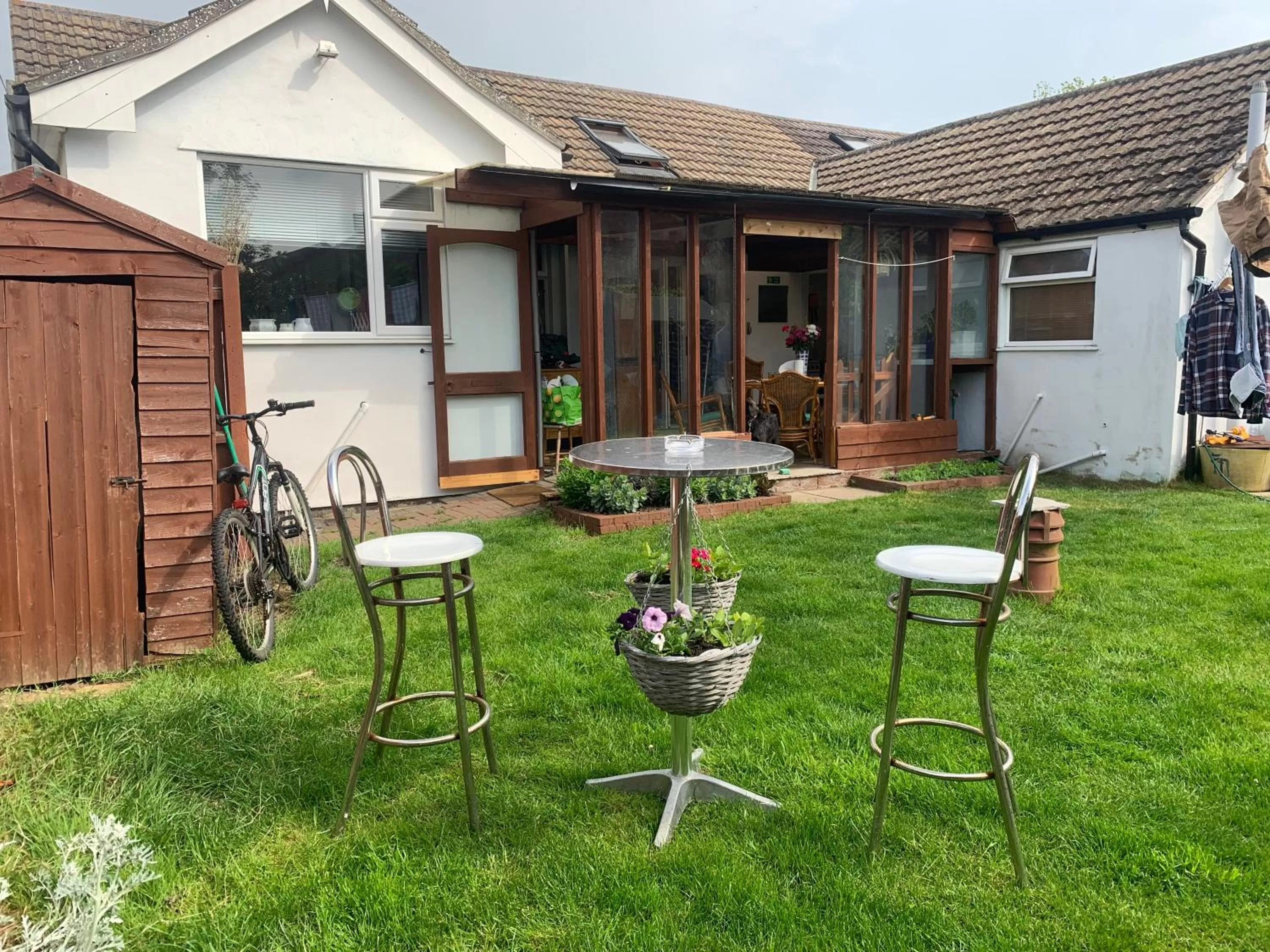 Property building in Hikers & Bikers Refuge