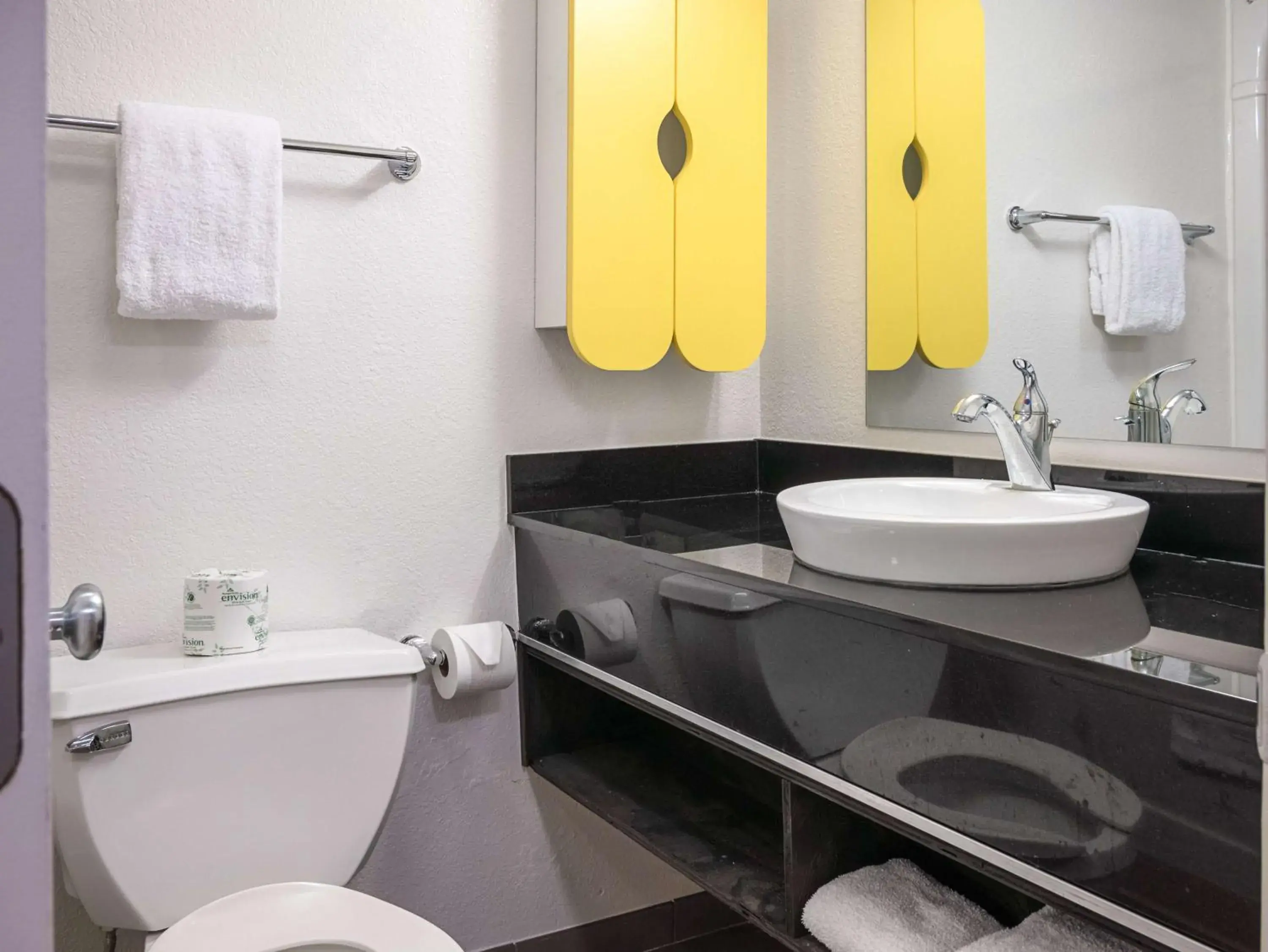 Toilet in Studio 6-Miamisburg, OH - Dayton Toilet in Studio 6-Miamisburg, OH - Dayton