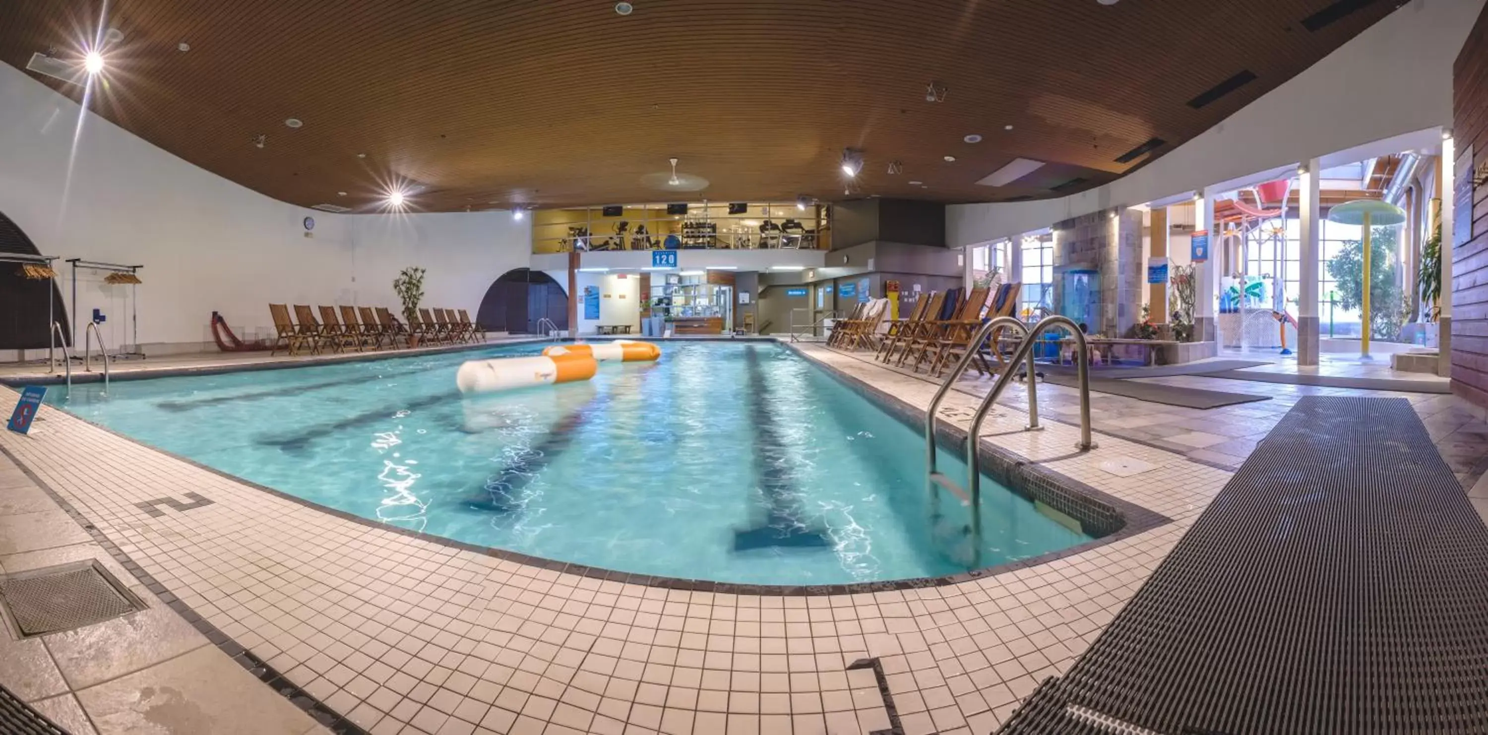 Swimming Pool in Hotel Le Montagnais