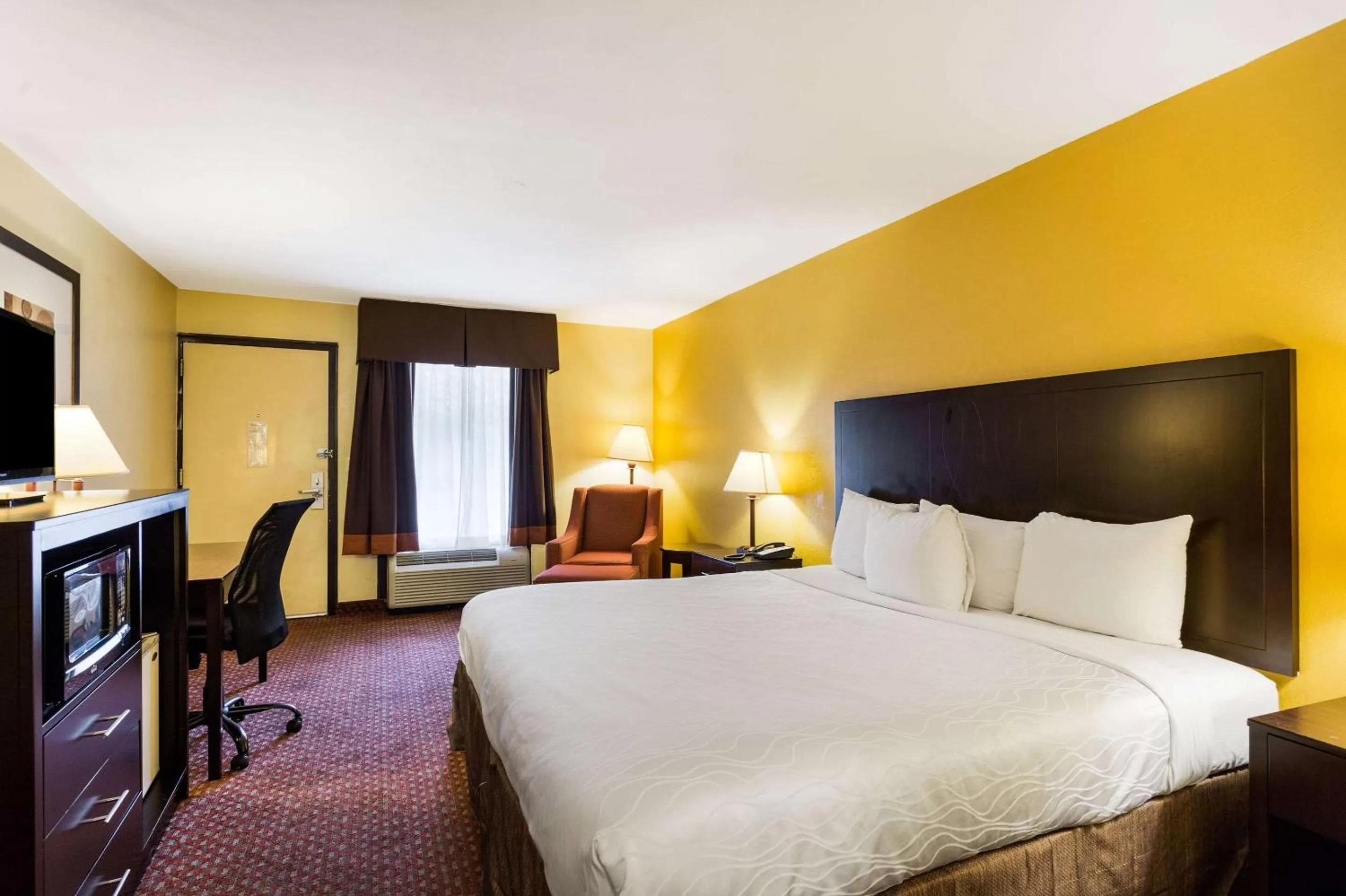 Photo of the whole room, Bed in Quality Inn Indianola