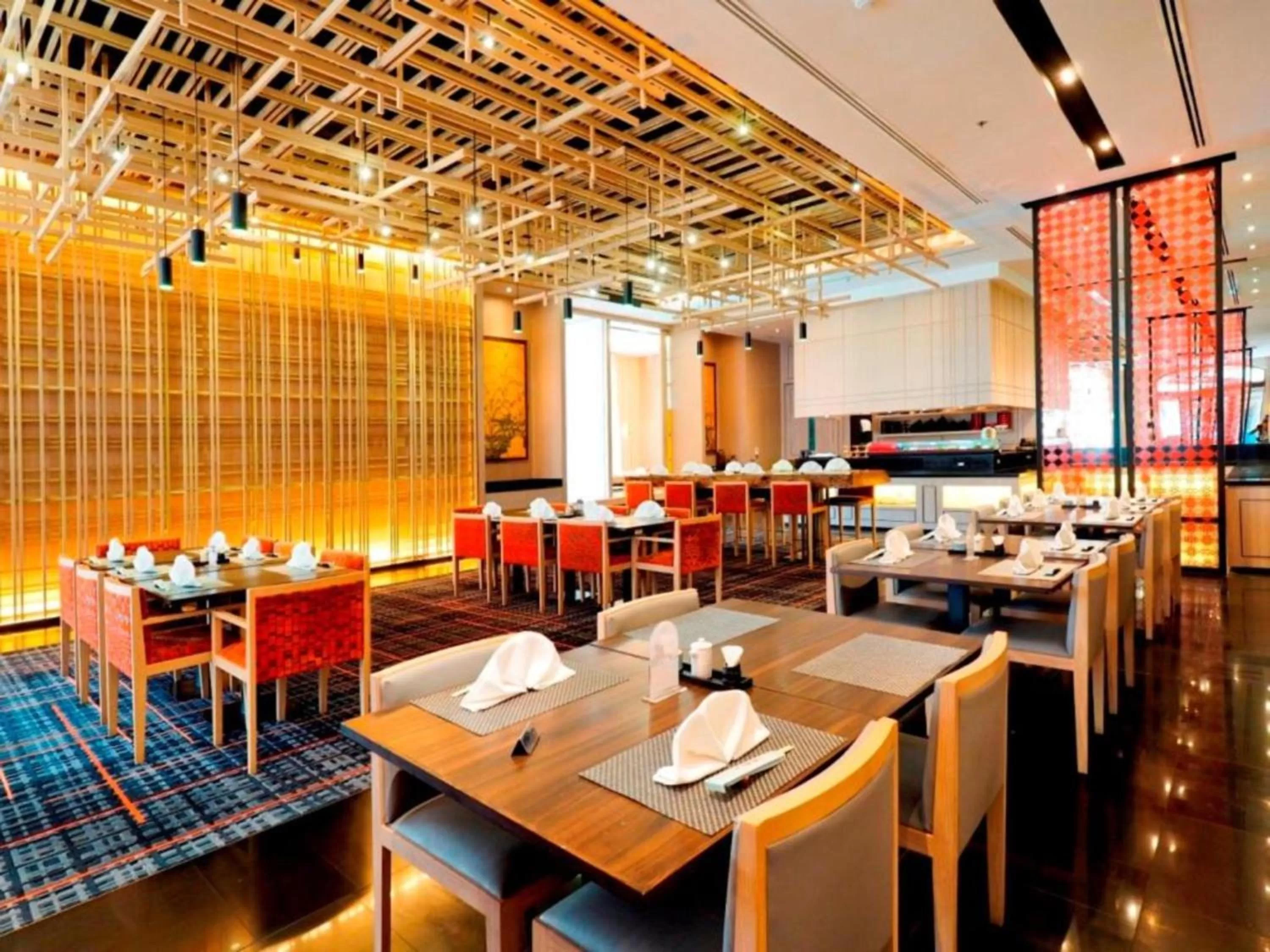 Restaurant/places to eat in Chatrium Hotel Royal Lake Yangon