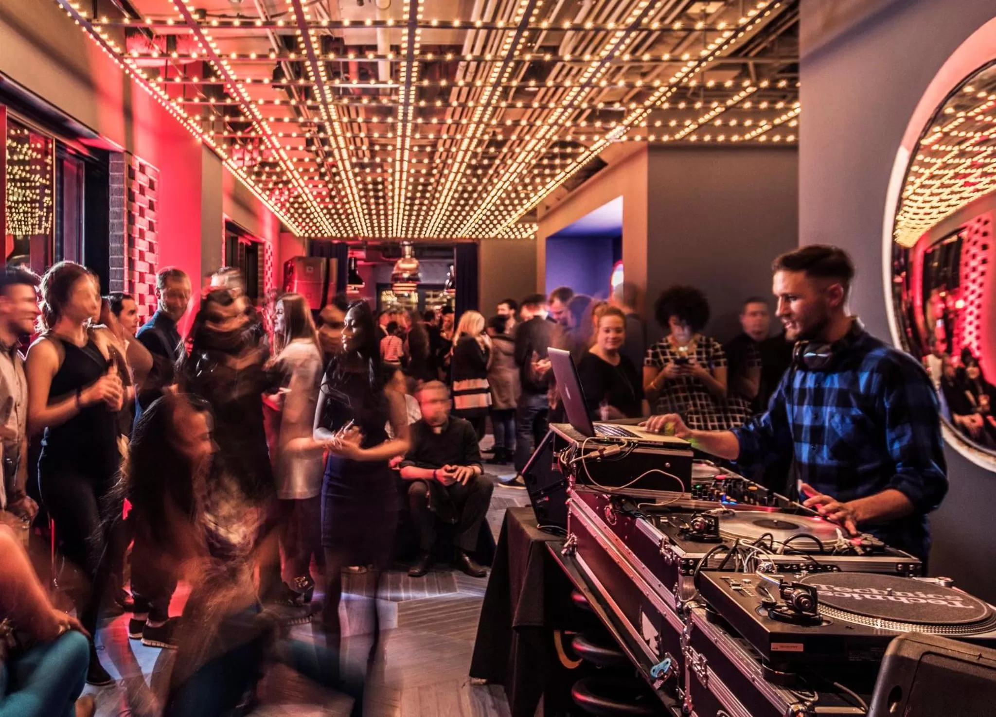 Lounge or bar in Virgin Hotels Chicago