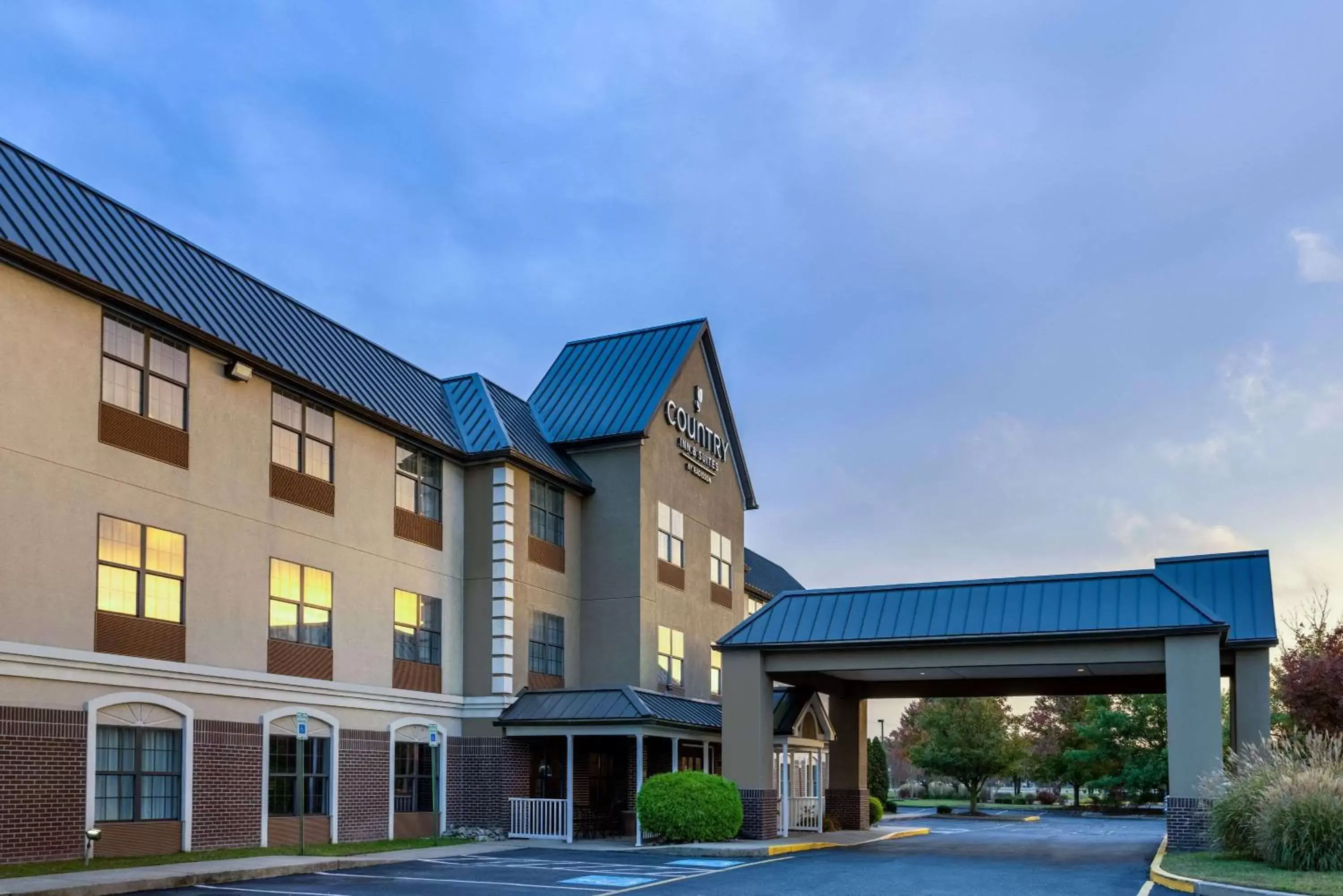 Property Building in Country Inn & Suites by Radisson, Salisbury, MD