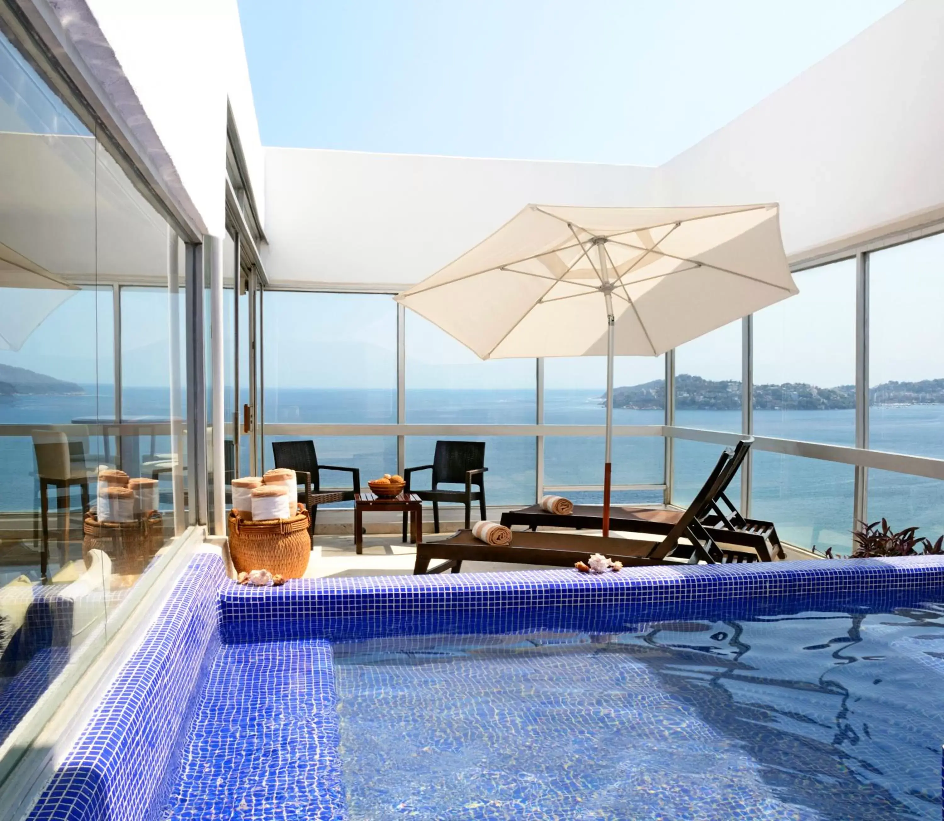Balcony/Terrace, Swimming Pool in HS HOTSSON Smart Acapulco