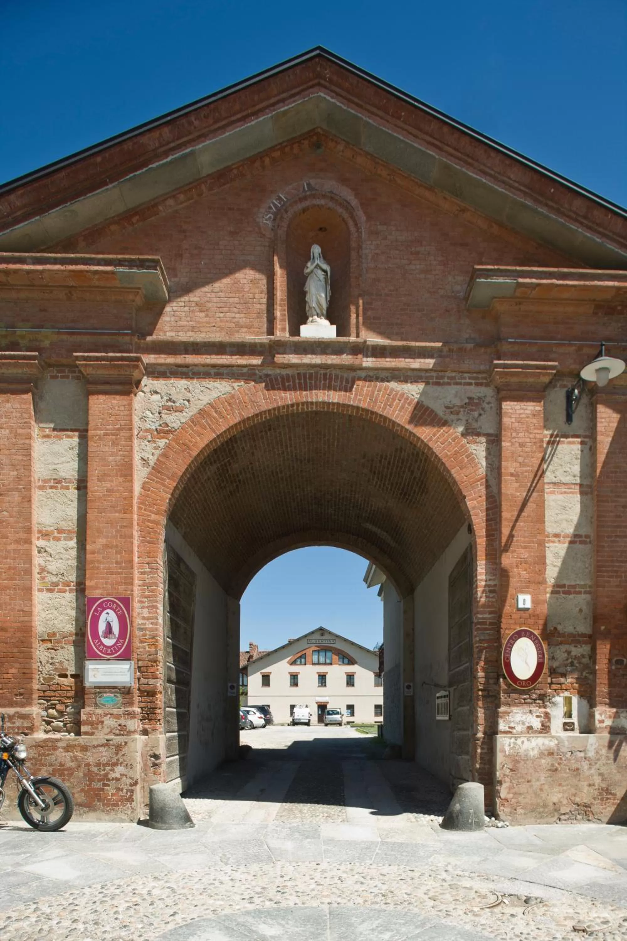 Property building in Albergo La Corte Albertina