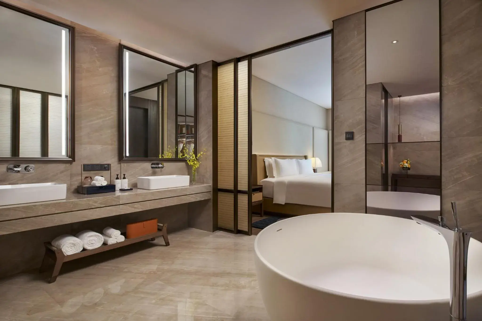 Photo of the whole room, Bathroom in InterContinental Xi'an Hi-Tech Zone