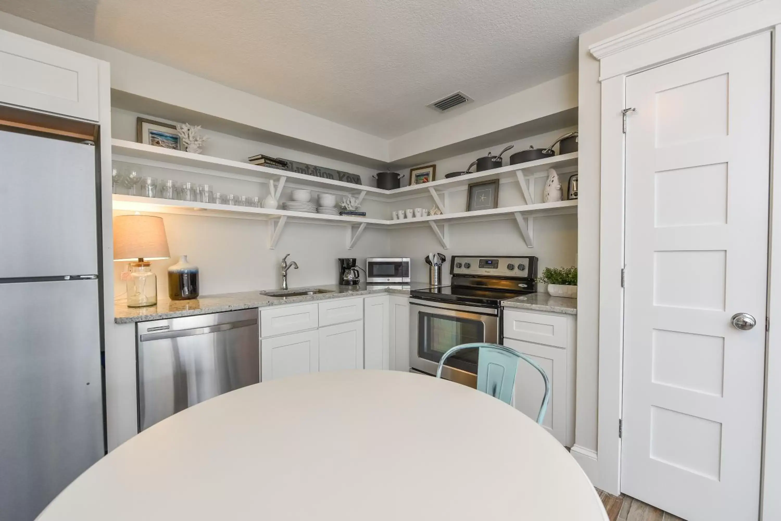 Kitchen or kitchenette, Kitchen/Kitchenette in Tropical Breeze Resort