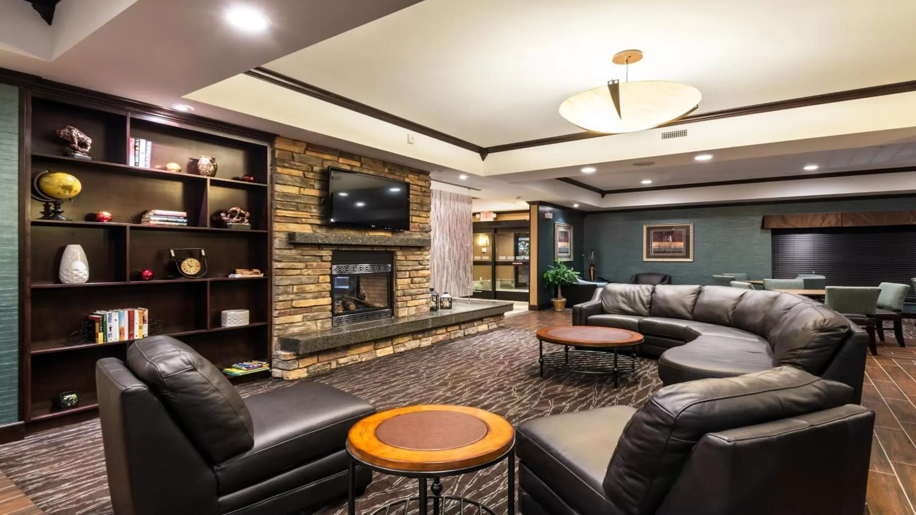 Lobby or reception in Holiday Inn Express Hotel & Suites Butte, an IHG Hotel