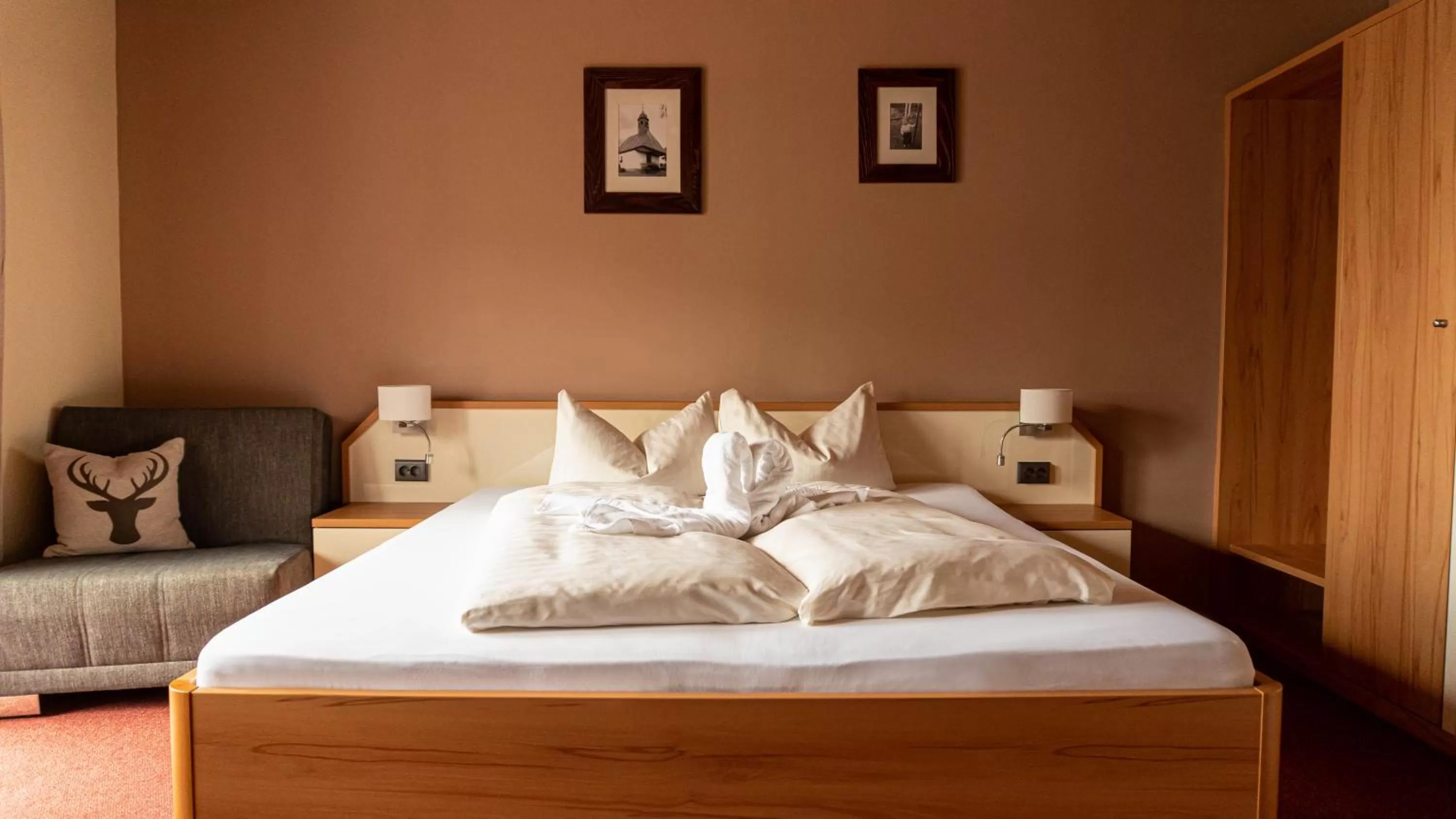 Photo of the whole room, Bed in Hotel "Haus am Berg"