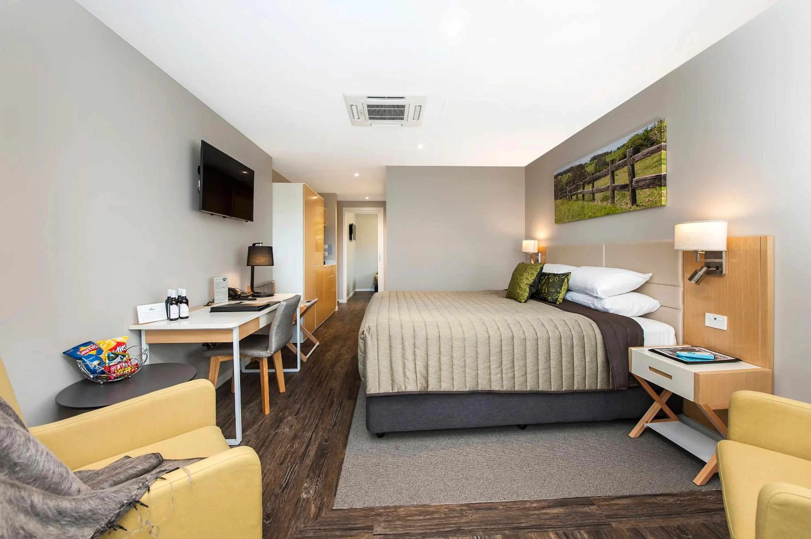TV and multimedia, Bed in Allure On Ocean Motel - Mollymook Beach