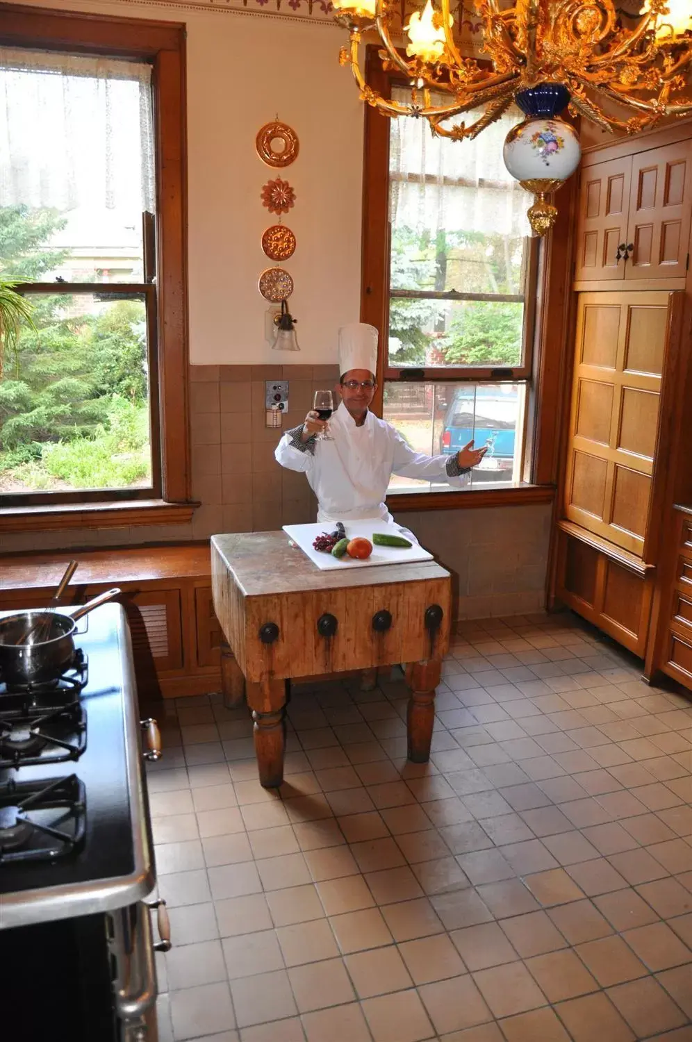 Kitchen or kitchenette in Henderson Castle Inn