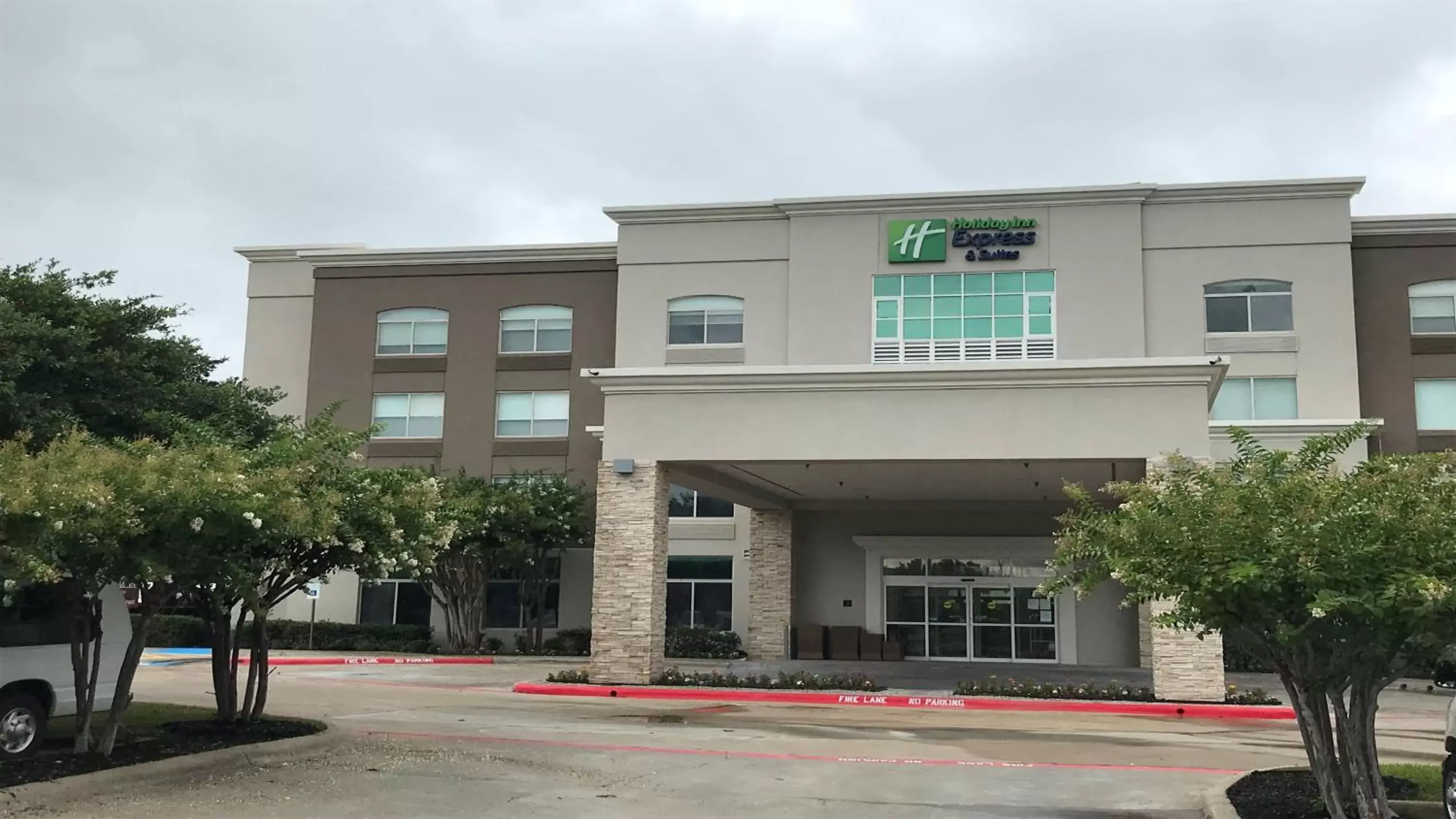Property Building in Holiday Inn Express & Suites Arlington North – Stadium Area, an IHG Hotel