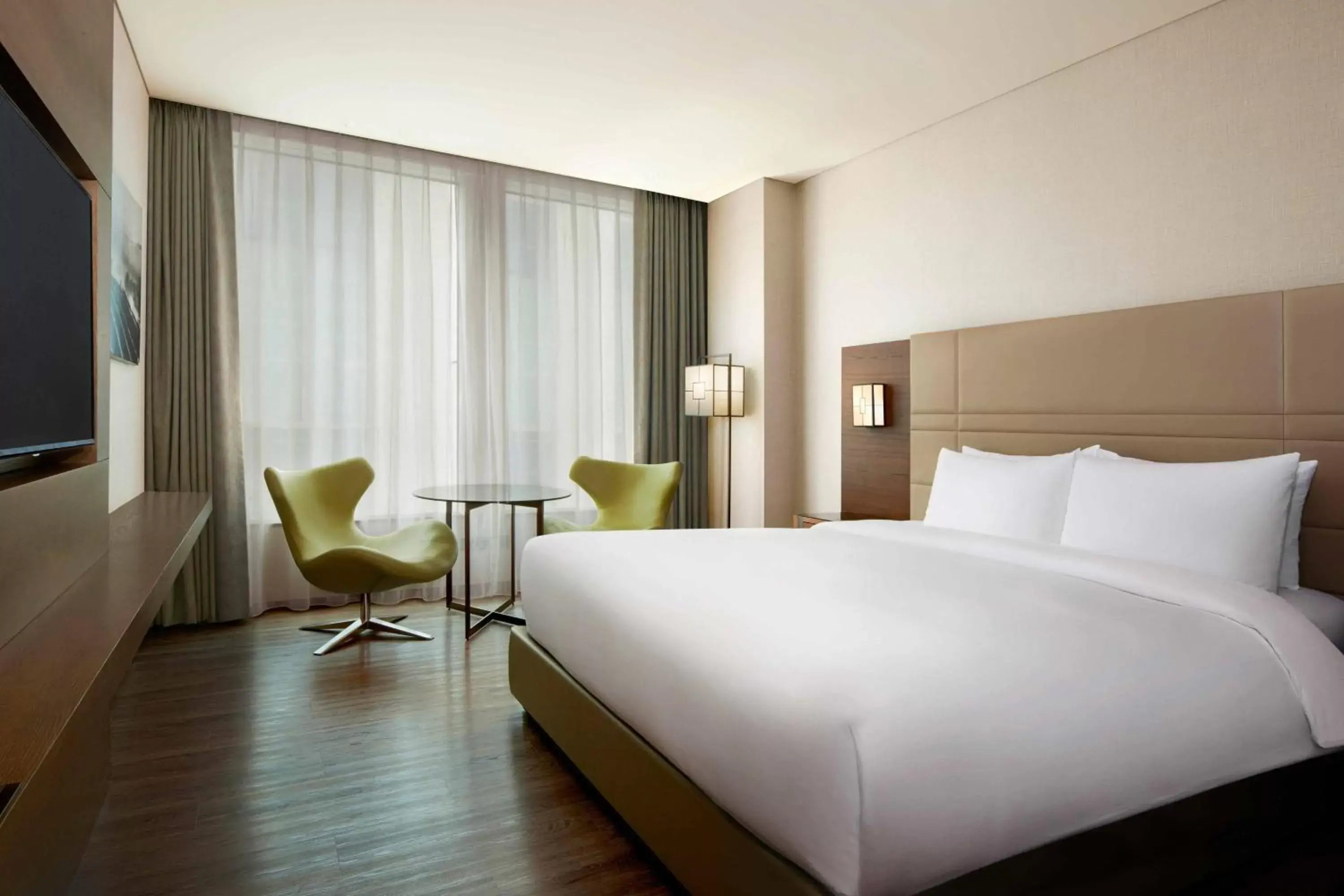 Photo of the whole room, Bed in Courtyard by Marriott Seoul Namdaemun