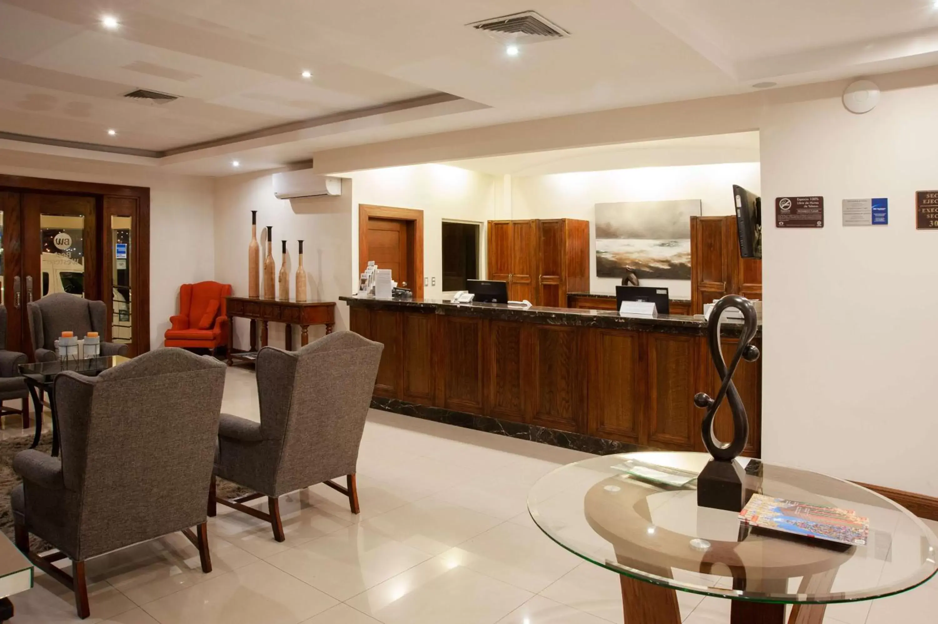 Lobby or reception, Restaurant/Places to Eat in Best Western Plus Chihuahua Aeropuerto