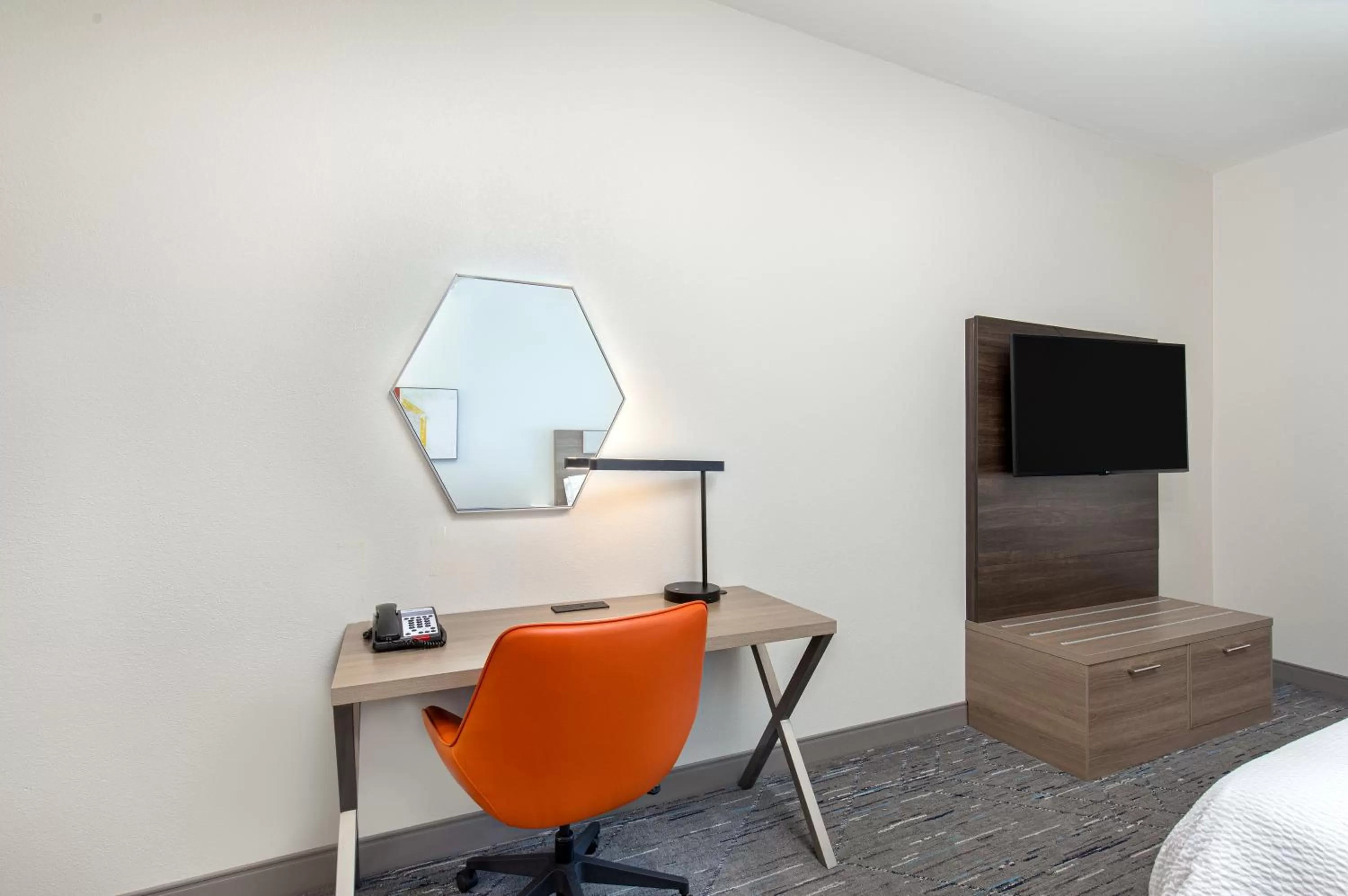 TV and multimedia, Bed in Holiday Inn Express Savannah South I-95 Richmond Hill by IHG