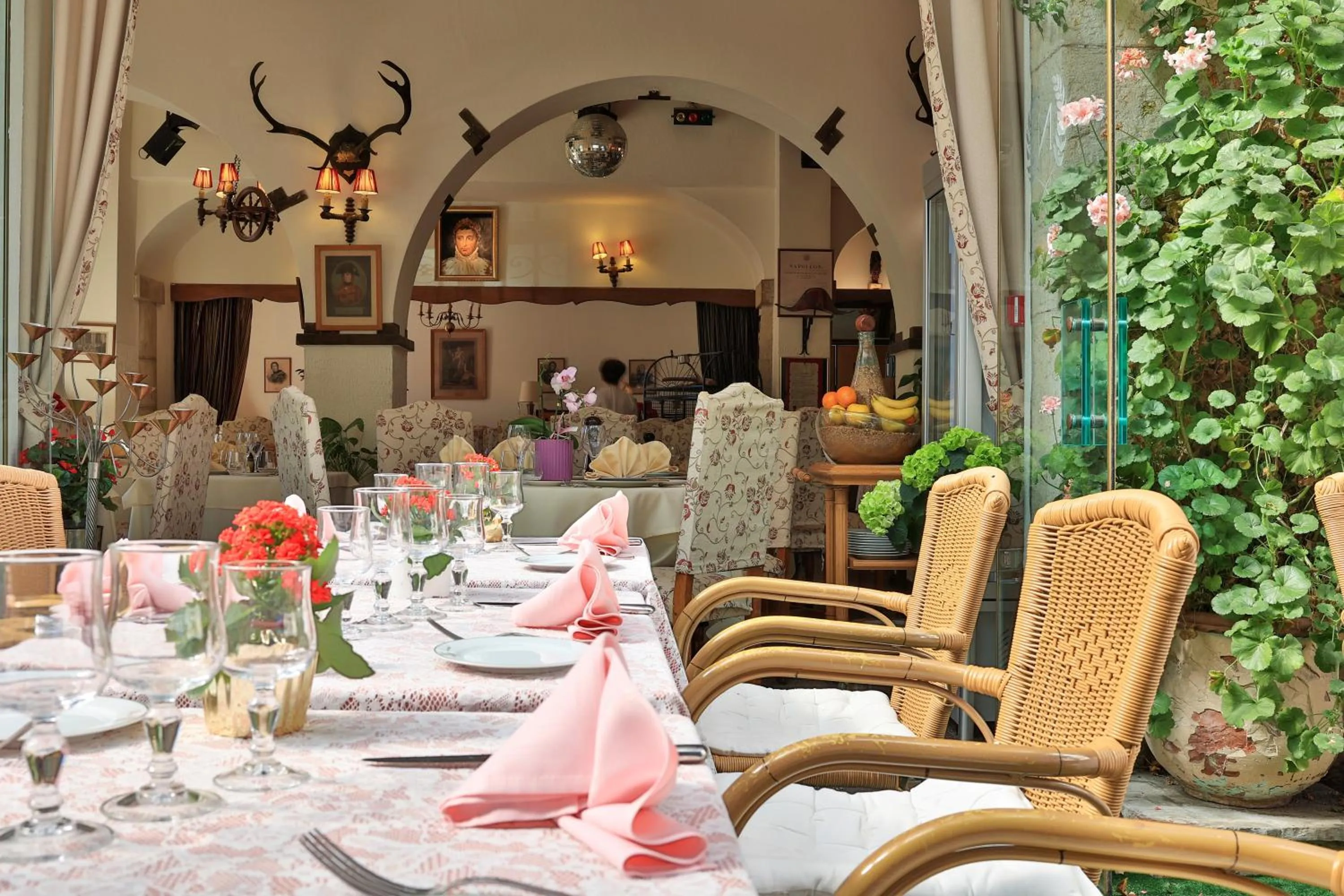 Restaurant/places to eat in Logis Le Relais Imperial
