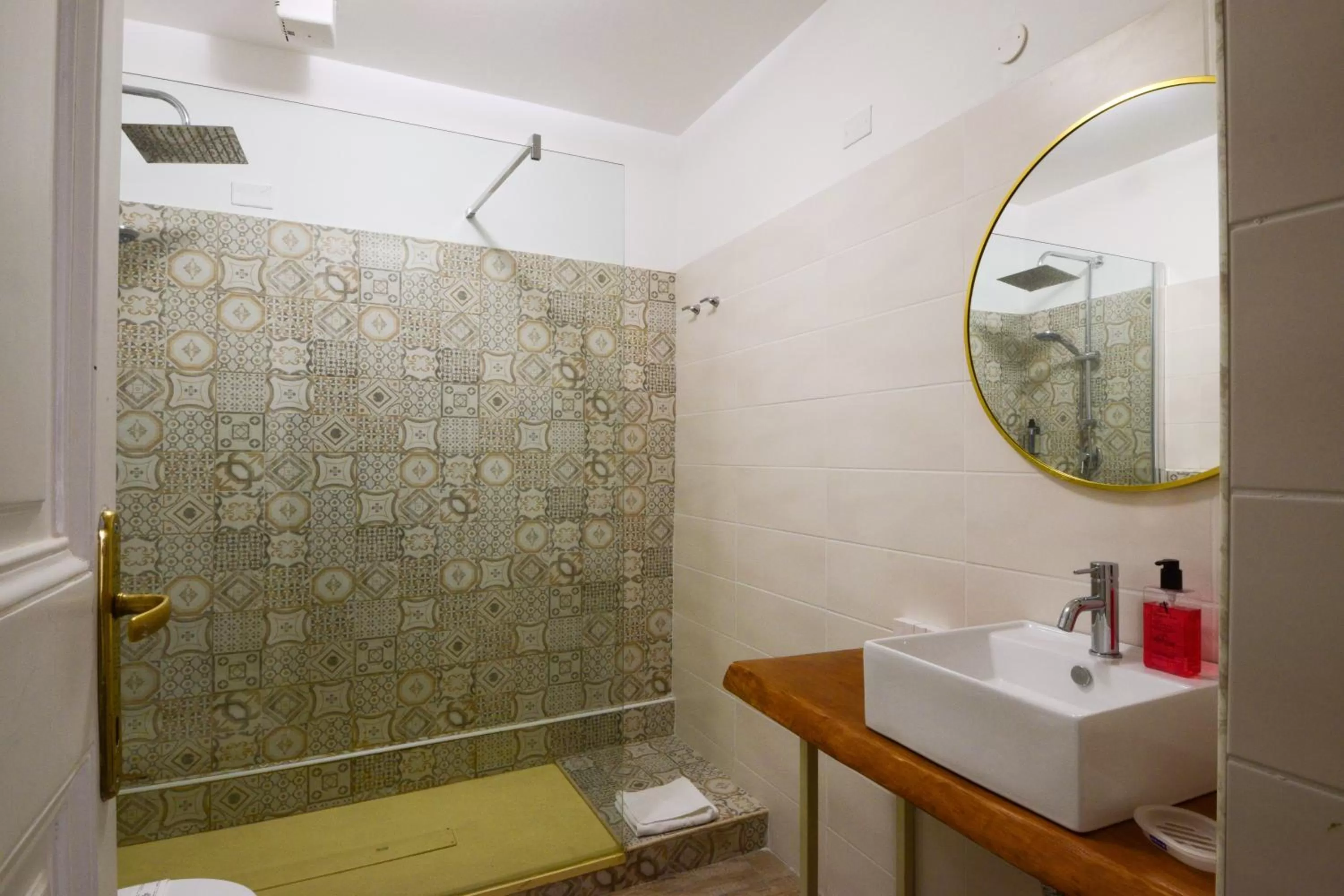 Bathroom in Spagna Ave