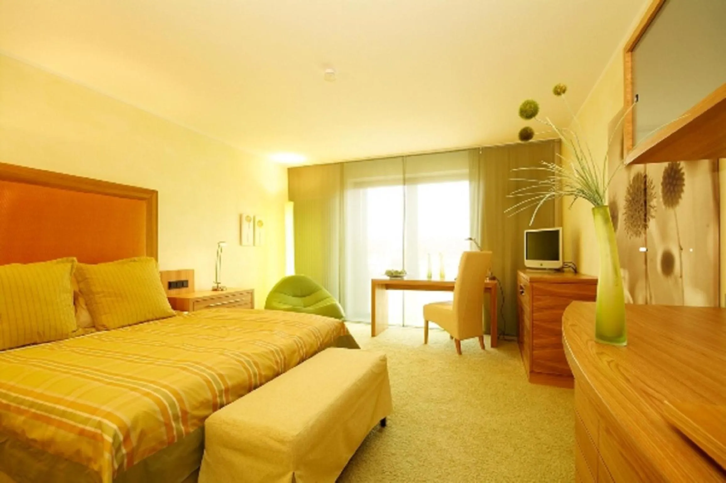 Photo of the whole room, Bed in Atrium Hotel Mainz