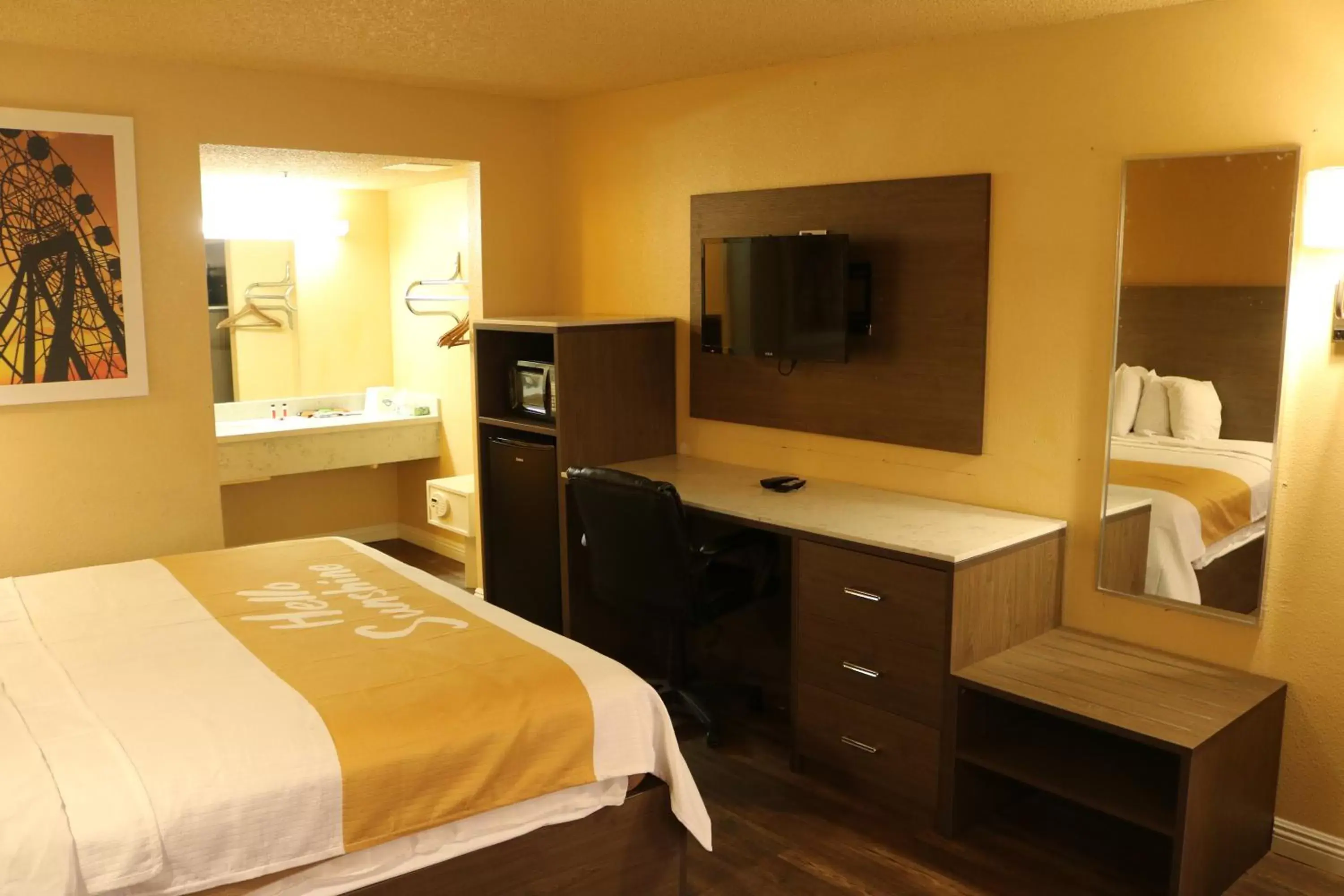 Photo of the whole room, TV/Entertainment Center in Days Inn by Wyndham Fresno South