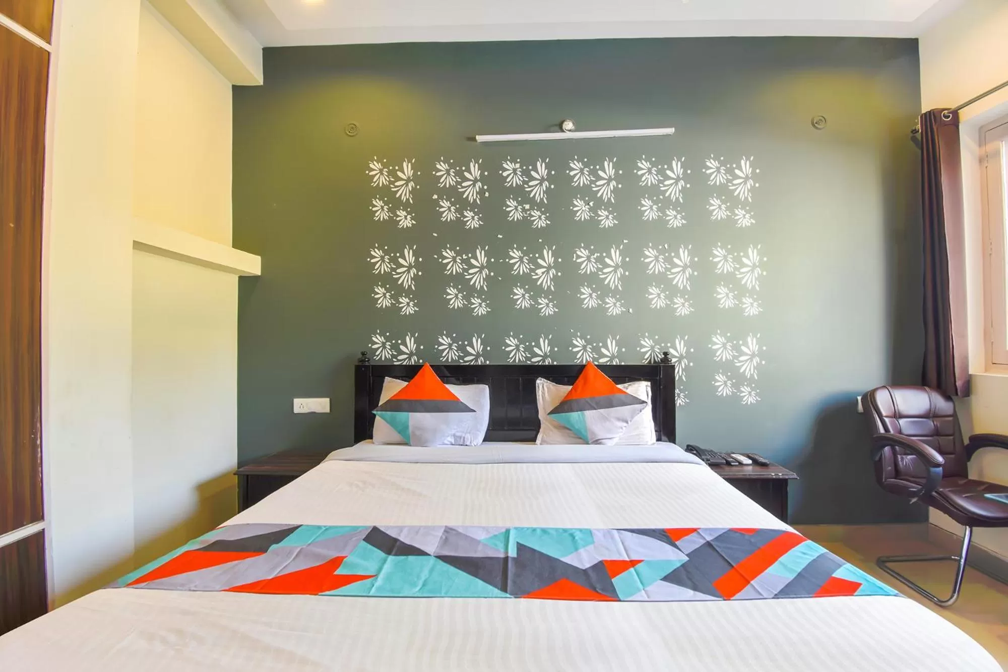 Bedroom, Bed in FabExpress Bzoie Heritage