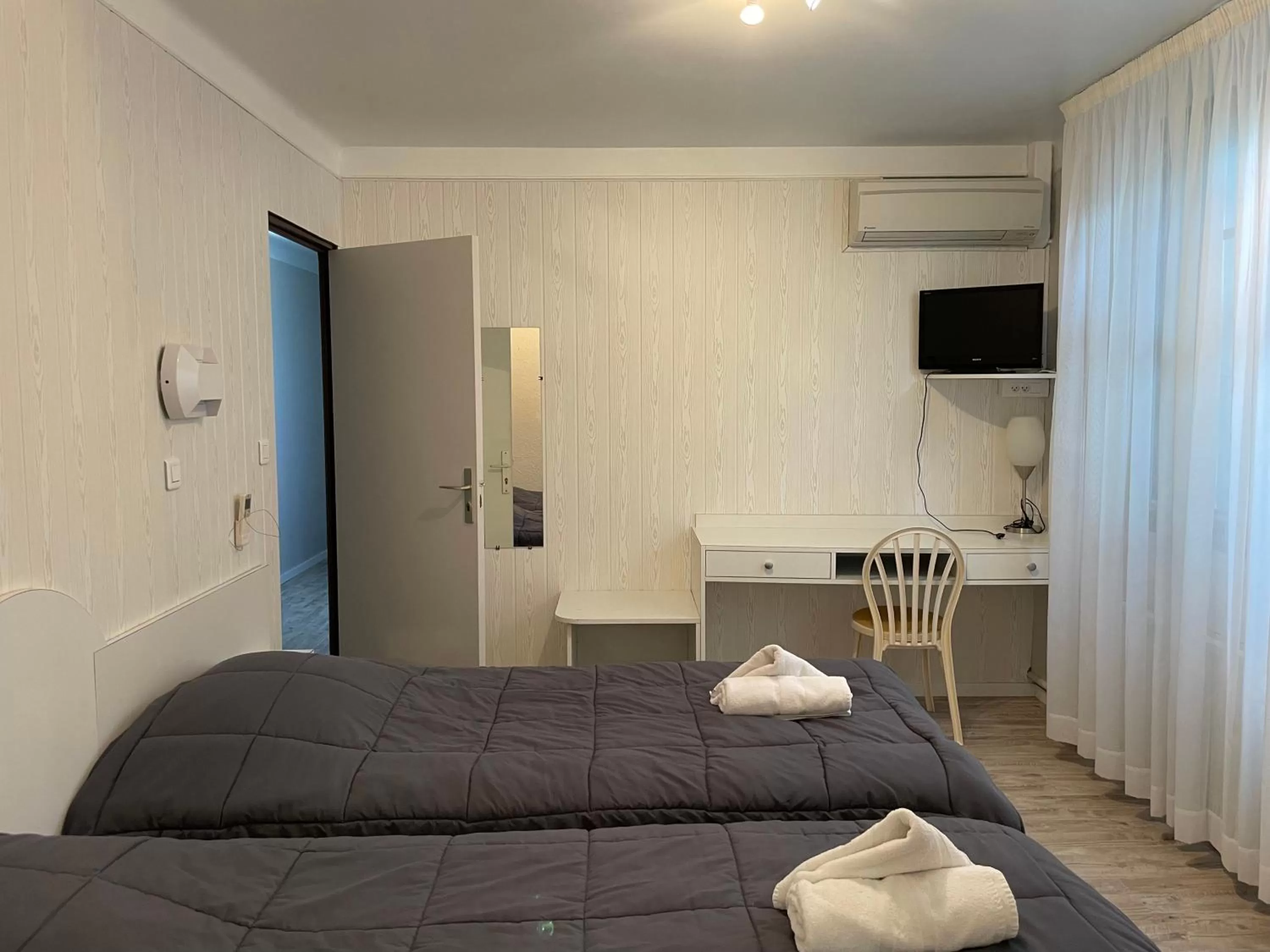 Bed in Hotel Les Chênes