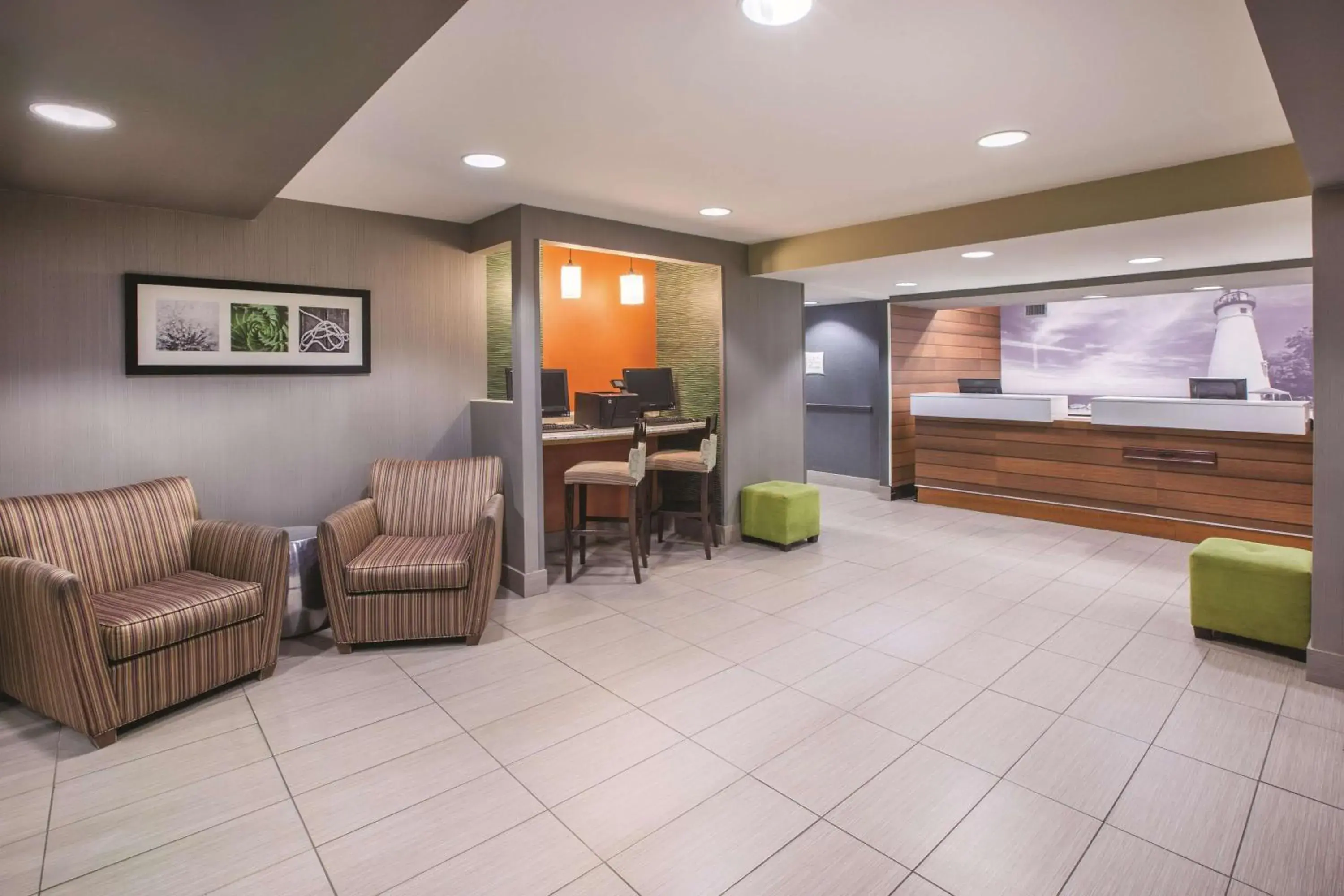 Lobby or reception, Seating Area in La Quinta Inn & Suites by Wyndham Erie