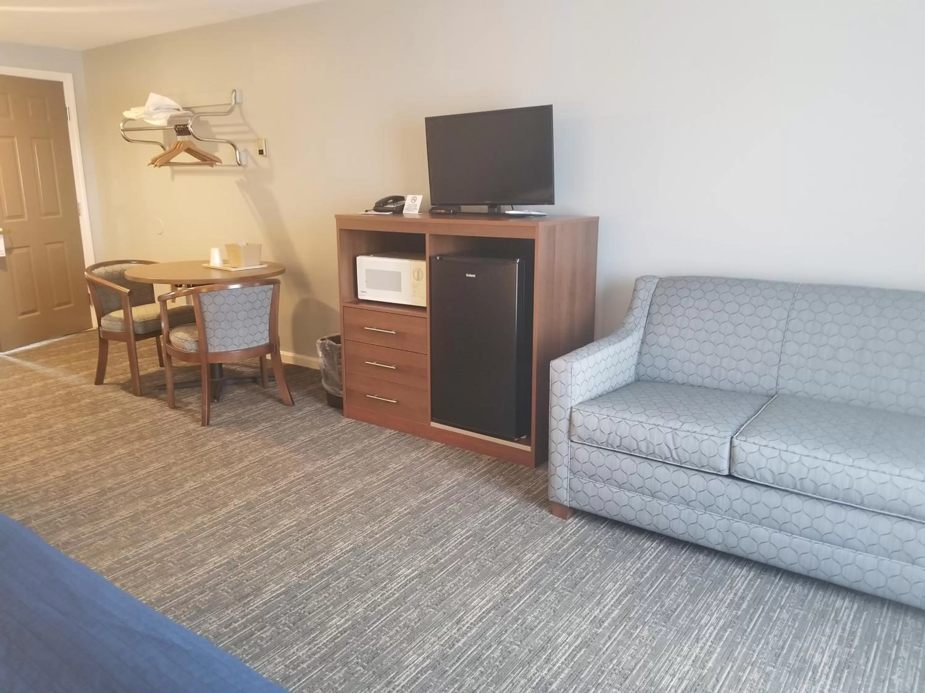 TV and multimedia in Hampton Village Inn