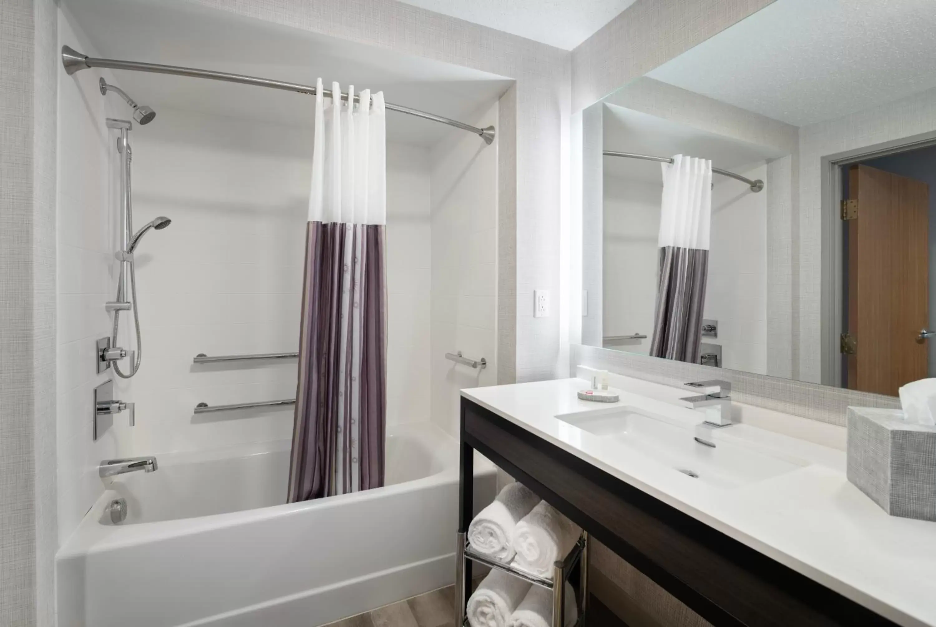 Bath, Bathroom in La Quinta by Wyndham South Burlington