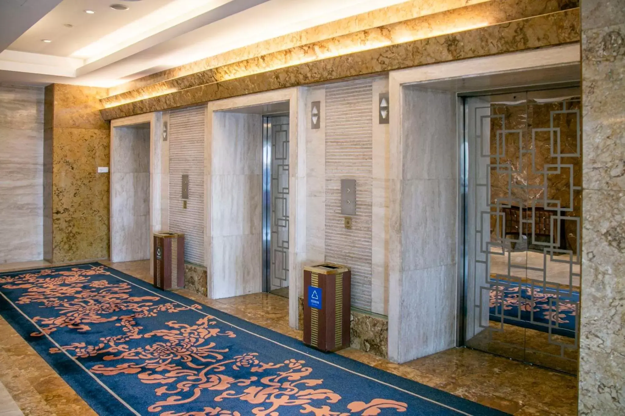 Lobby or reception in Crowne Plaza Beijing International Airport, an IHG Hotel