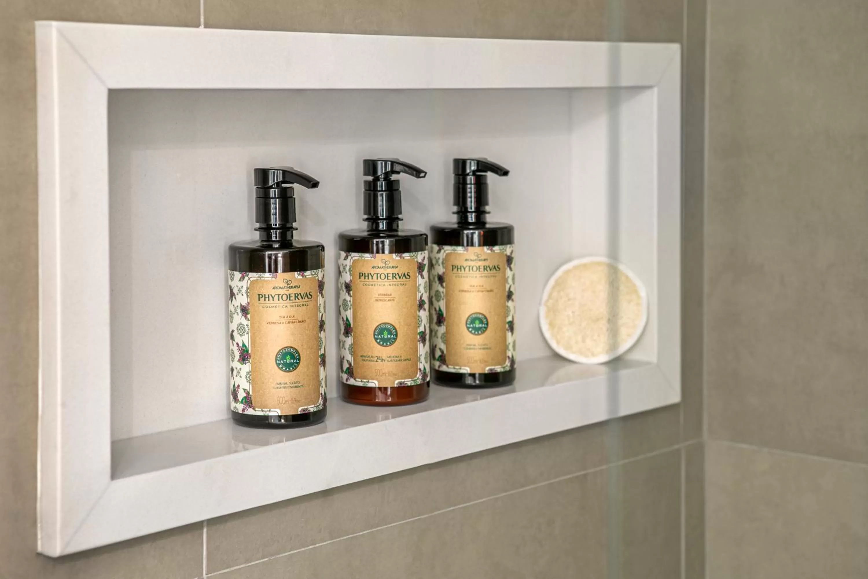 Shower in Meliá Jardim Europa